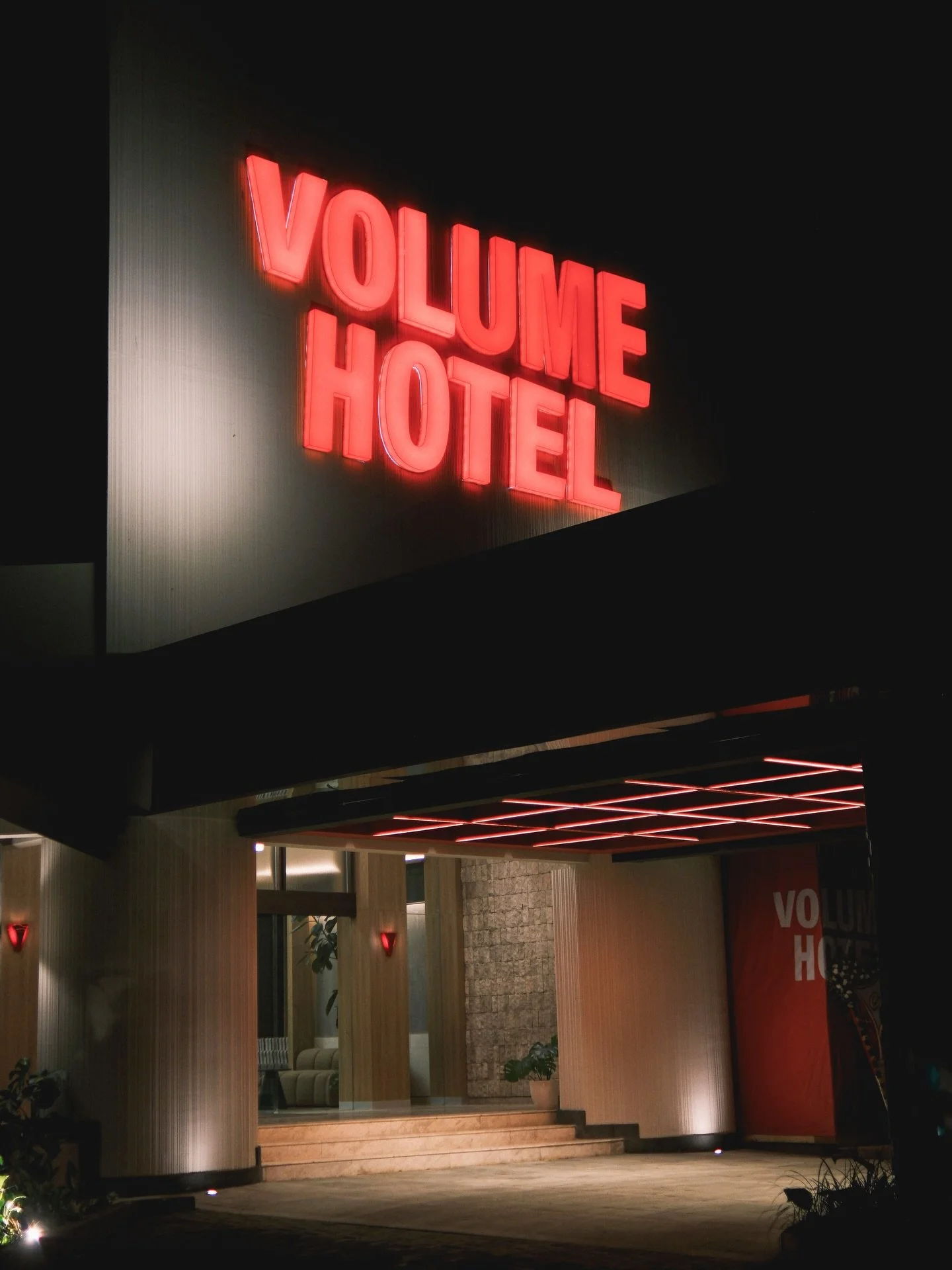 At the edge of arrival and farewell. At night, it glows, quietly holding its place in the city.