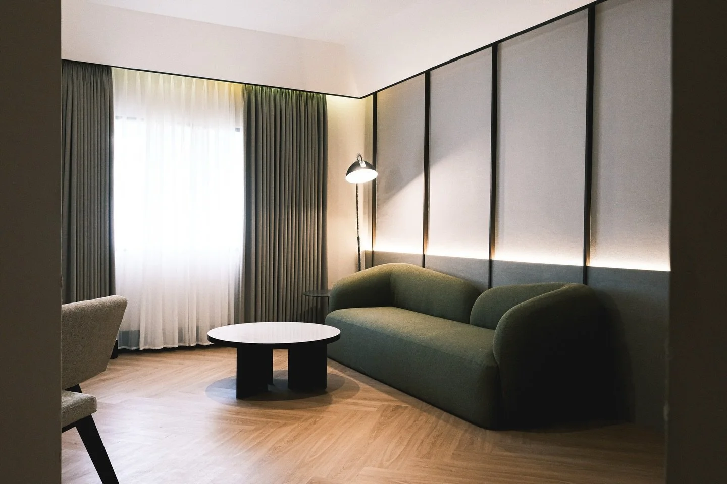 Inspired by the scale and presence of its name, this suite offers more room to move, rest, and settle in.
Experience the OPERA Suite at Volume Hotel.