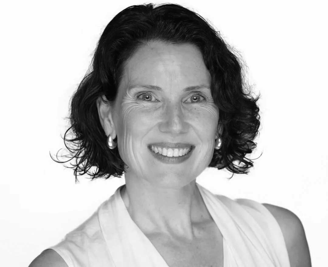 Black and white portrait of Monique Zytnik, author, Internal Communication in the Age of Artificial Intelligence