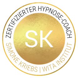 Goldenes Siegel mit den Buchstaben SK und dem Text 'Zertifizierter Hypnose-Coach' und 'Simone Kriebs WITA Institut'