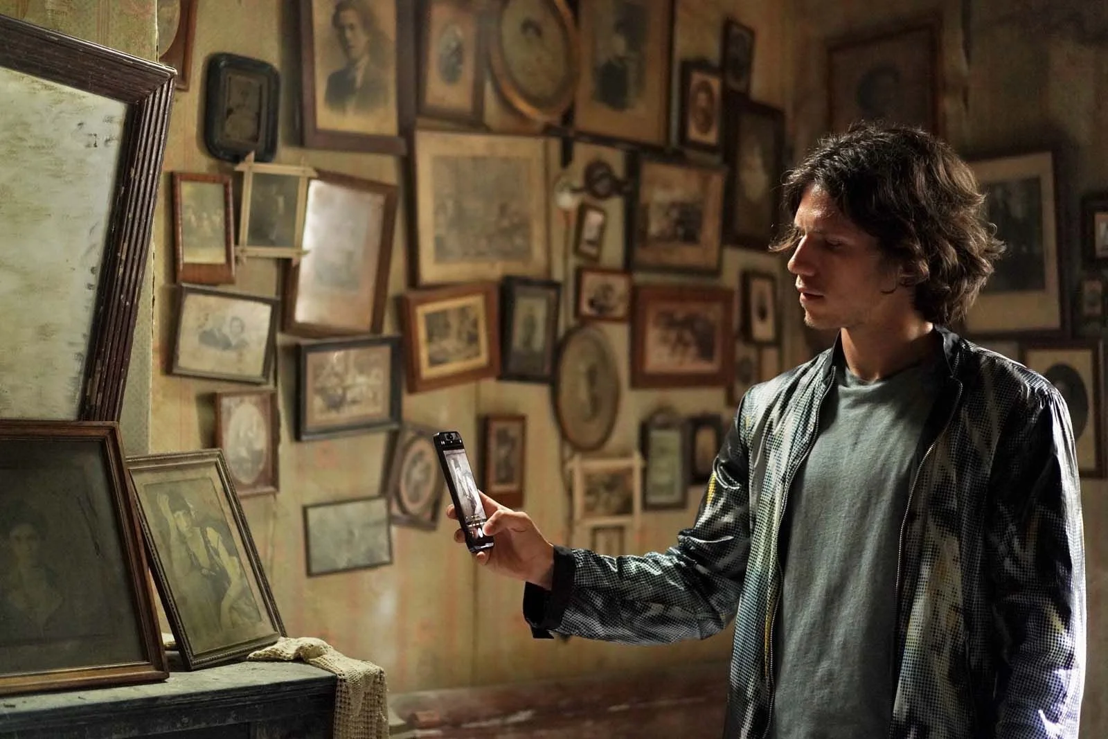 La venue de l'avenir de Cédric Klapisch

Graphiste décors /  Produit par Ce Qui Me Meut  / Cheffe décoratrice : Marie Cheminal