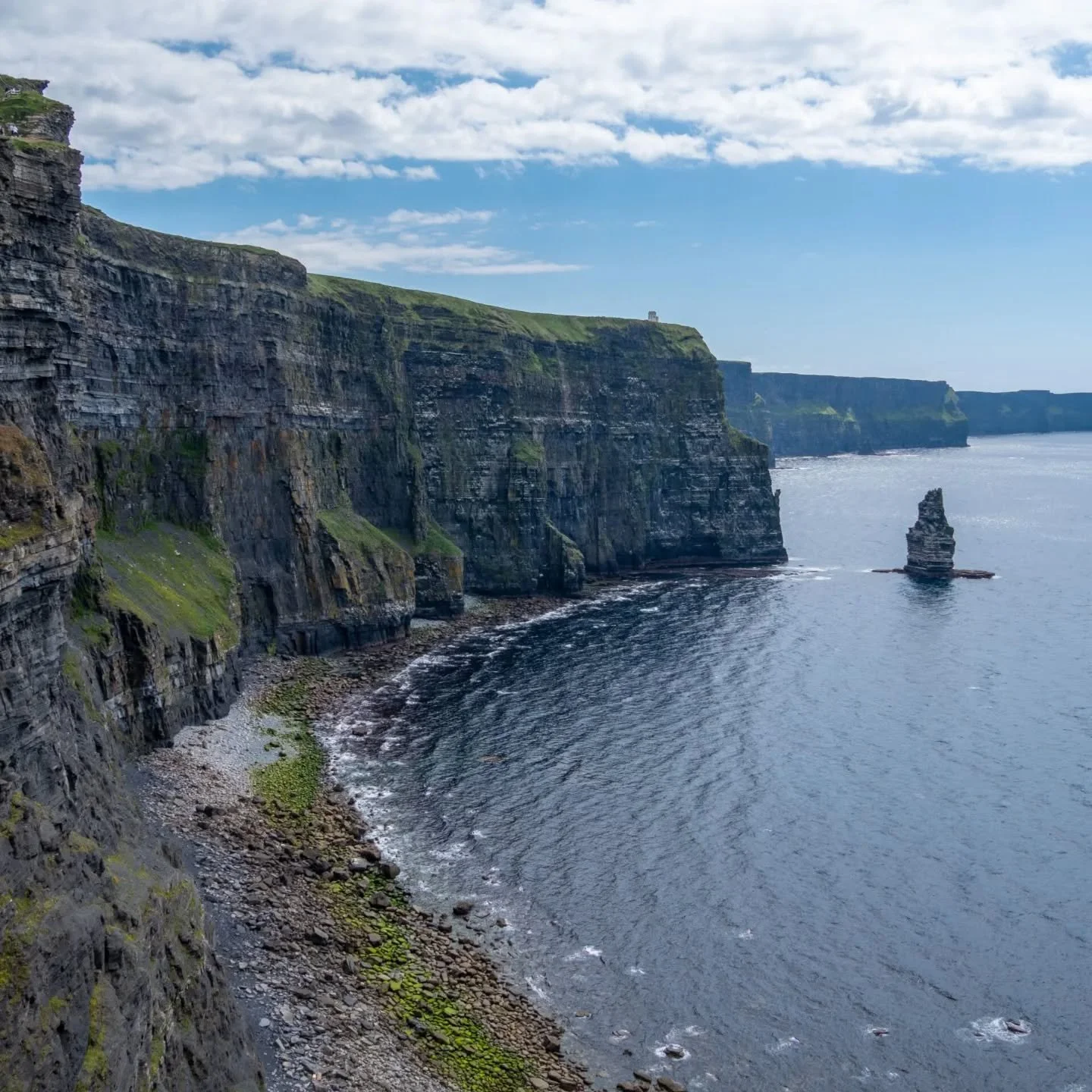 Slow Tour torna in Irlanda! 
Dal 26 aprile al 3 maggio e 
dal 21 giugno al 28 giugno 2026

8 giorni On The Road lungo la leggendaria Wild Atlantic Way: un percorso che unisce paesaggi iconici ed escursioni nella natura.

Ogni tappa &egrave; un&rsquo;