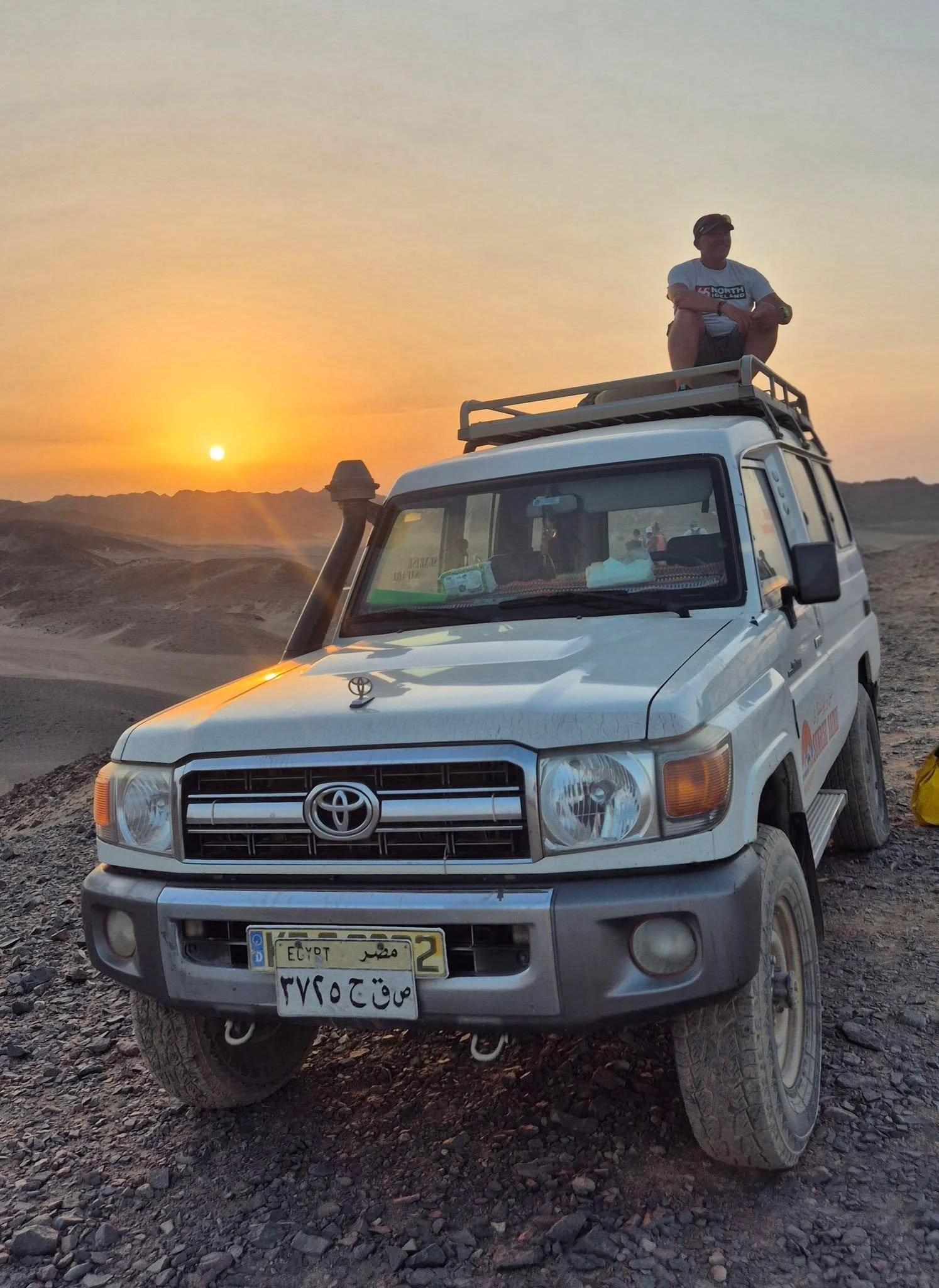 ...tramonto nel deserto 
#Egitto 🇪🇬