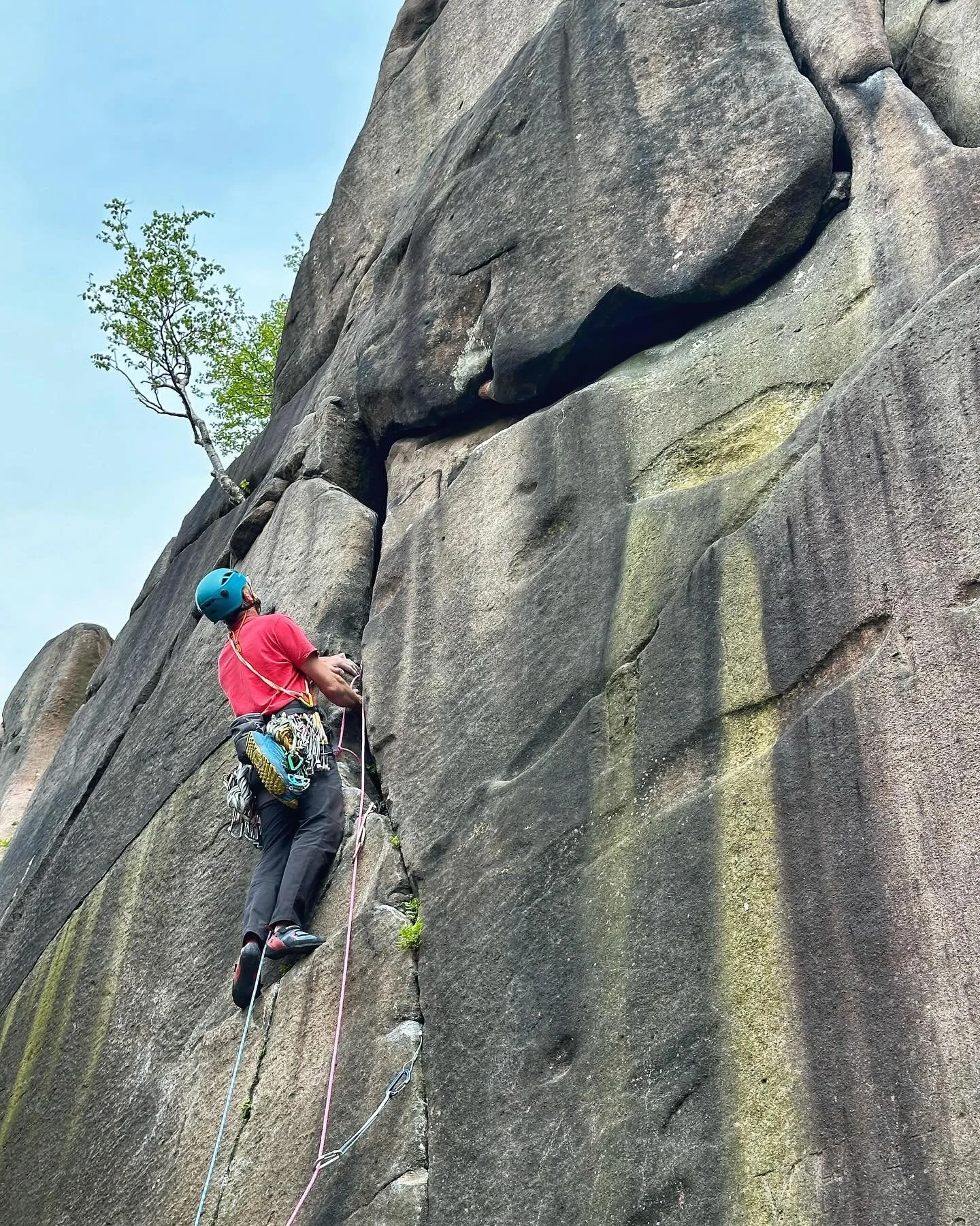 📍 South Peak District Meet 26th-27th April 

A big group of NLMC spent last weekend in the South Peak District, climbing at Black Rocks, High Tor, Cratcliffe, Wildcat and Harborough Rocks. 

We were blessed with a weekend of sunshine ☀️ massive than