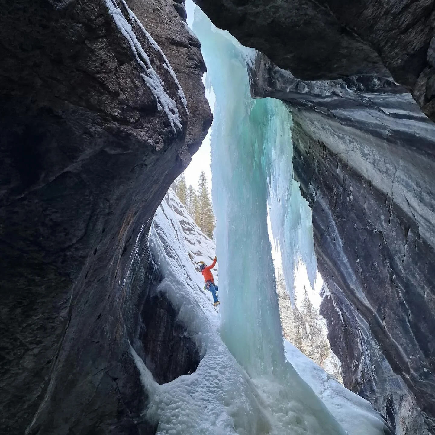 This March, a group of NLMC members visited the Lillehammer area of Norway. While the trip began in the middle of a thaw, the weather grew colder, and climbing was possible every day. As conditions improved, the ice went from crumbly to brittle to pe