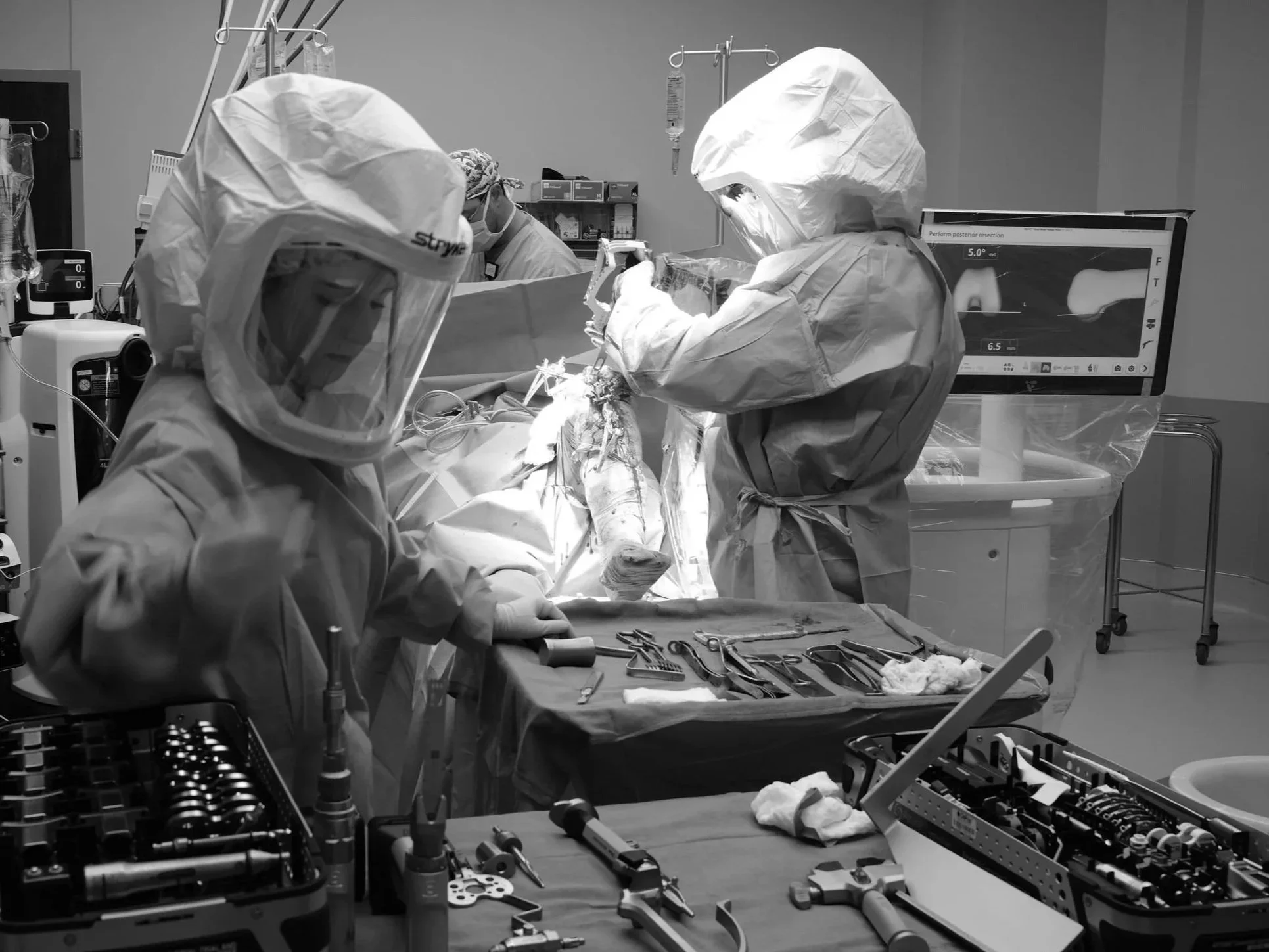 Orthopedic team implementing VELYS robotic-assisted knee replacement in Johnson City, TN using advanced technology for precise alignment and improved outcomes.