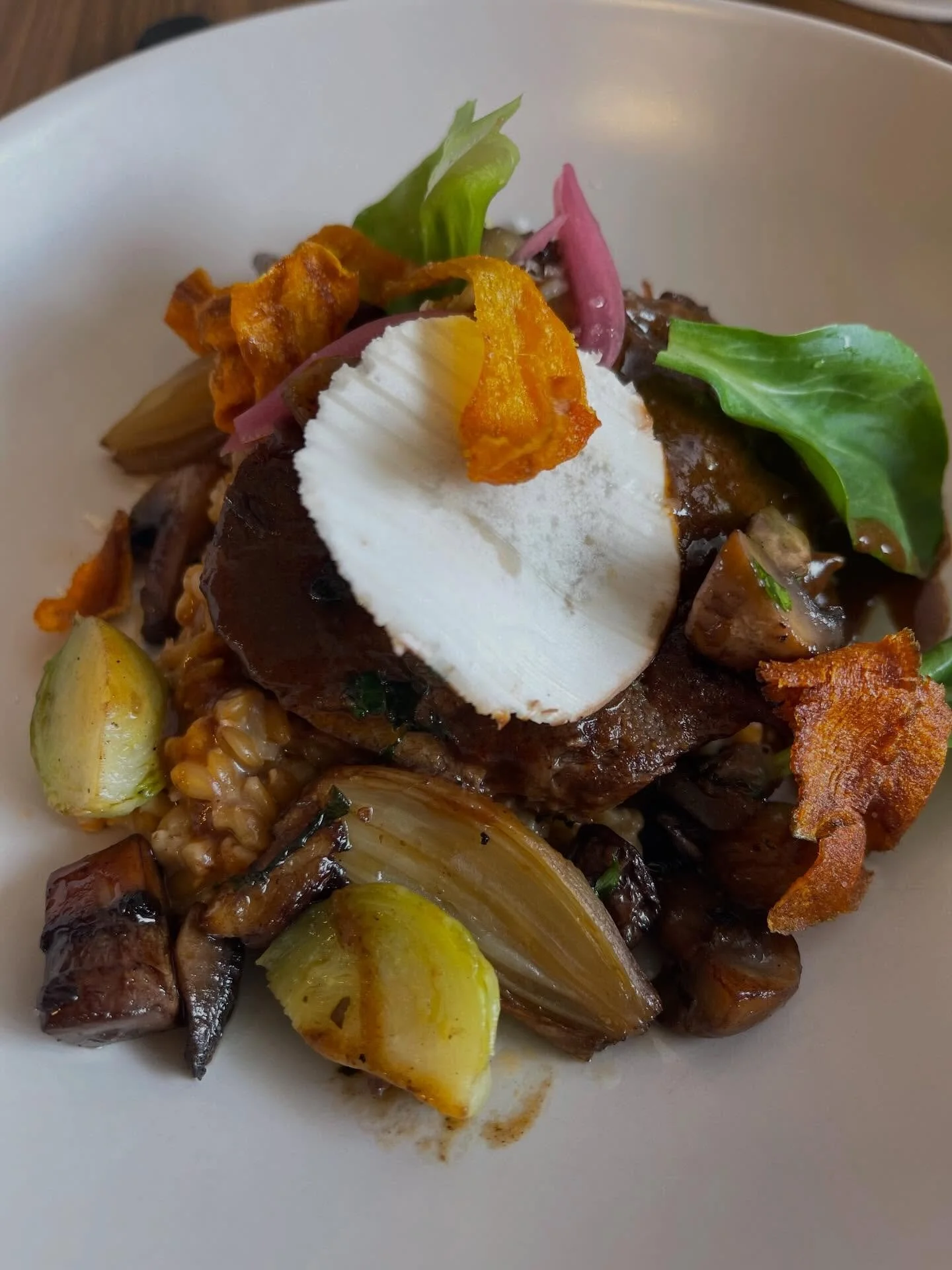 &Agrave; d&eacute;faut d&rsquo;avoir du ☀️ ce mois-ci, le caf&eacute; nous rappelle l&rsquo;importance d&rsquo;avoir un lieu ouvert l&rsquo;hiver pour les habitants. L&rsquo;esprit hivernal au caf&eacute; : jeux de cartes, grandes tabl&eacute;es, cui