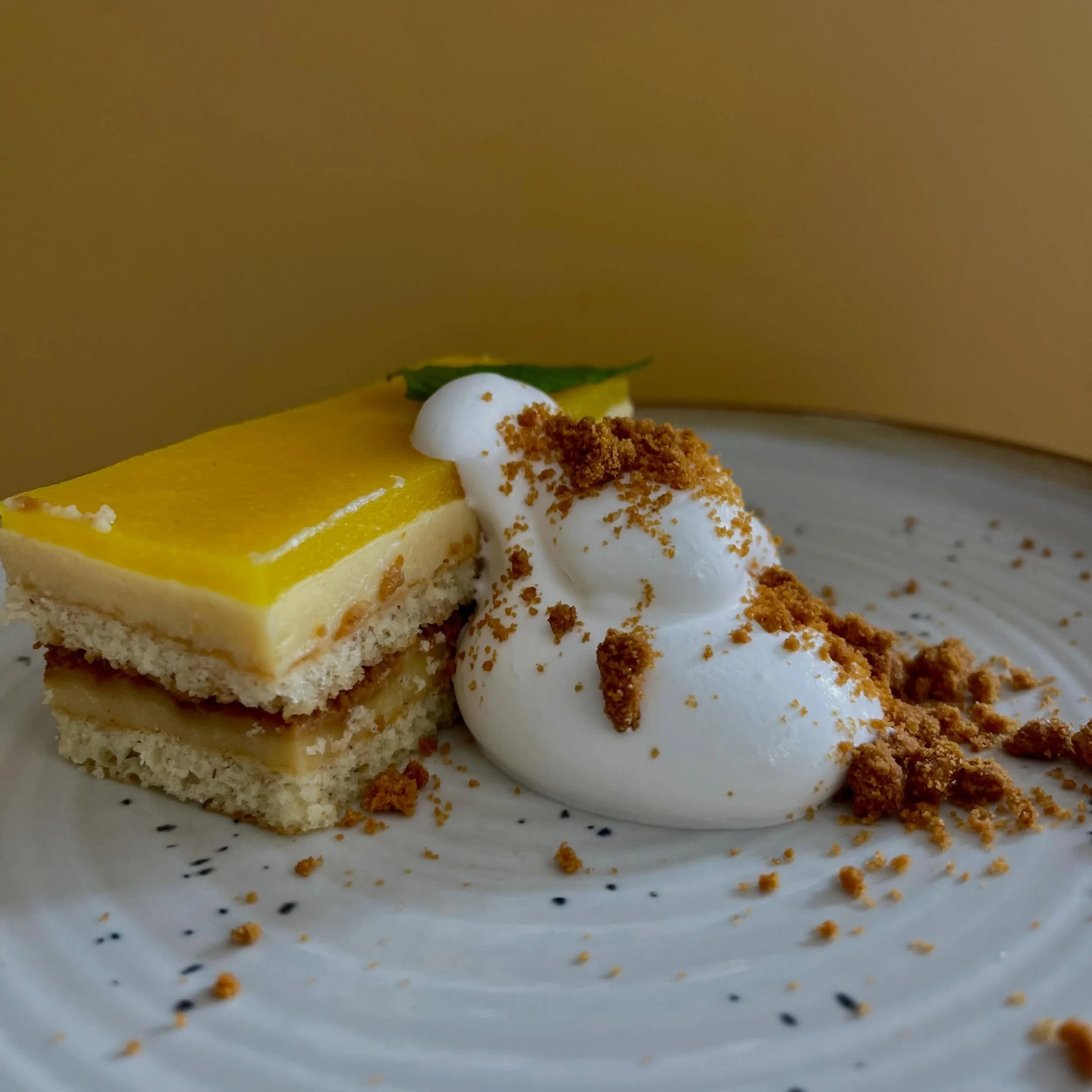 Menu du 7 au 11 mai.  OUVERTURE vendredi 8 mai midi et soir 🔥☀️

Tartinade f&ecirc;ta-piment-noix de cajou. 
Boulette de b&oelig;uf &ldquo;Kefta&rdquo; semoule &amp; l&eacute;gumes du march&eacute;. 
Dessert ananas-speculoos. 

VENDREDI SOIR street 