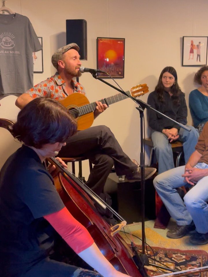 Soir&eacute;e magique vendredi soir avec le concert de Baptiste Dupr&eacute; et Johanne Mathaly au violoncelle.
Quel bonheur d&rsquo;avoir partag&eacute; ce moment avec vous ! Tisser des liens, faire d&eacute;couvrir et partager des artistes du coin 