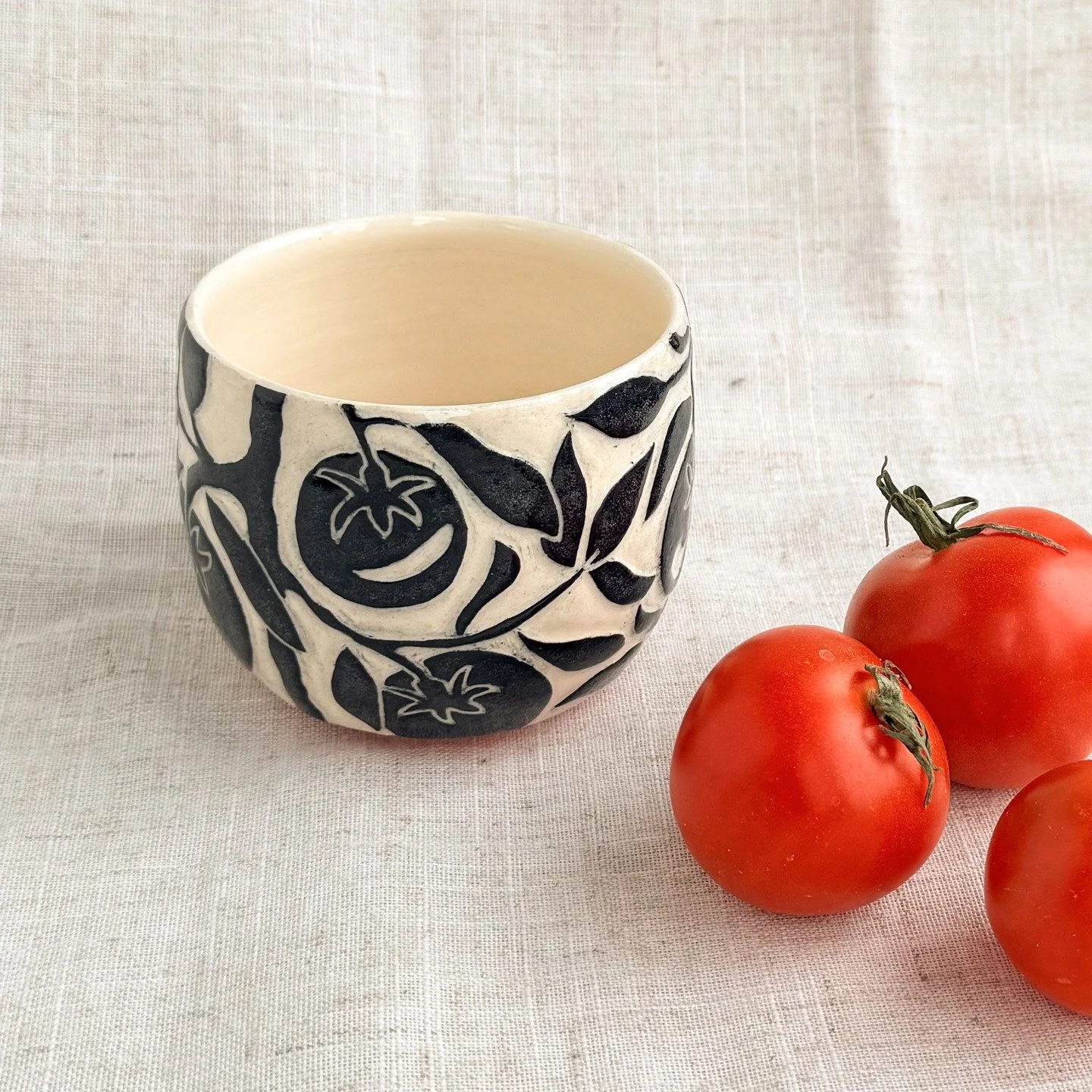 Thanks for following me here! Here's one of my recent favorites. A little tomato yunomi. #sgraffito #tomato #yunomi #mainepotter #mainepottery