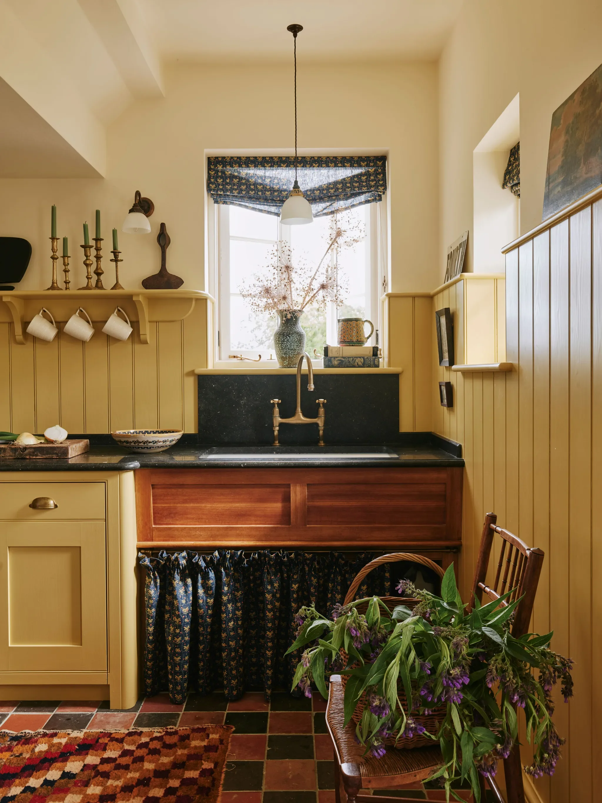 RETHINK CURTAINS IN YOUR KITCHEN