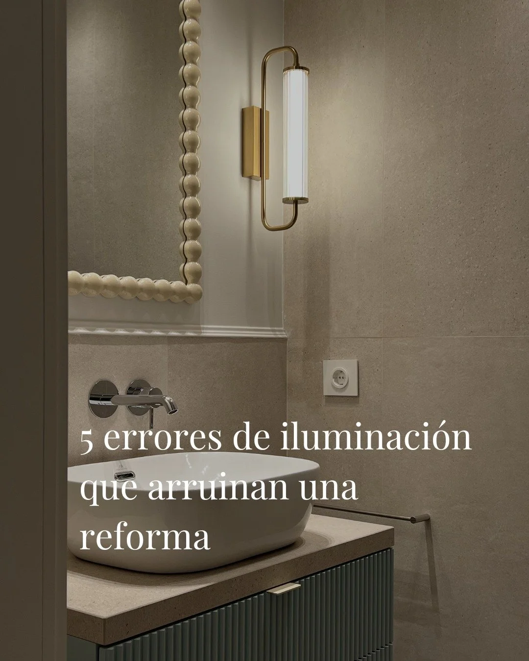 La iluminaci&oacute;n es una de las decisiones m&aacute;s importantes de una reforma. Y muchas veces no recibe la atenci&oacute;n que merece.
Estos son los 5 errores que vemos m&aacute;s a menudo, y c&oacute;mo evitarlos.
Gu&aacute;rdalo para cuando 