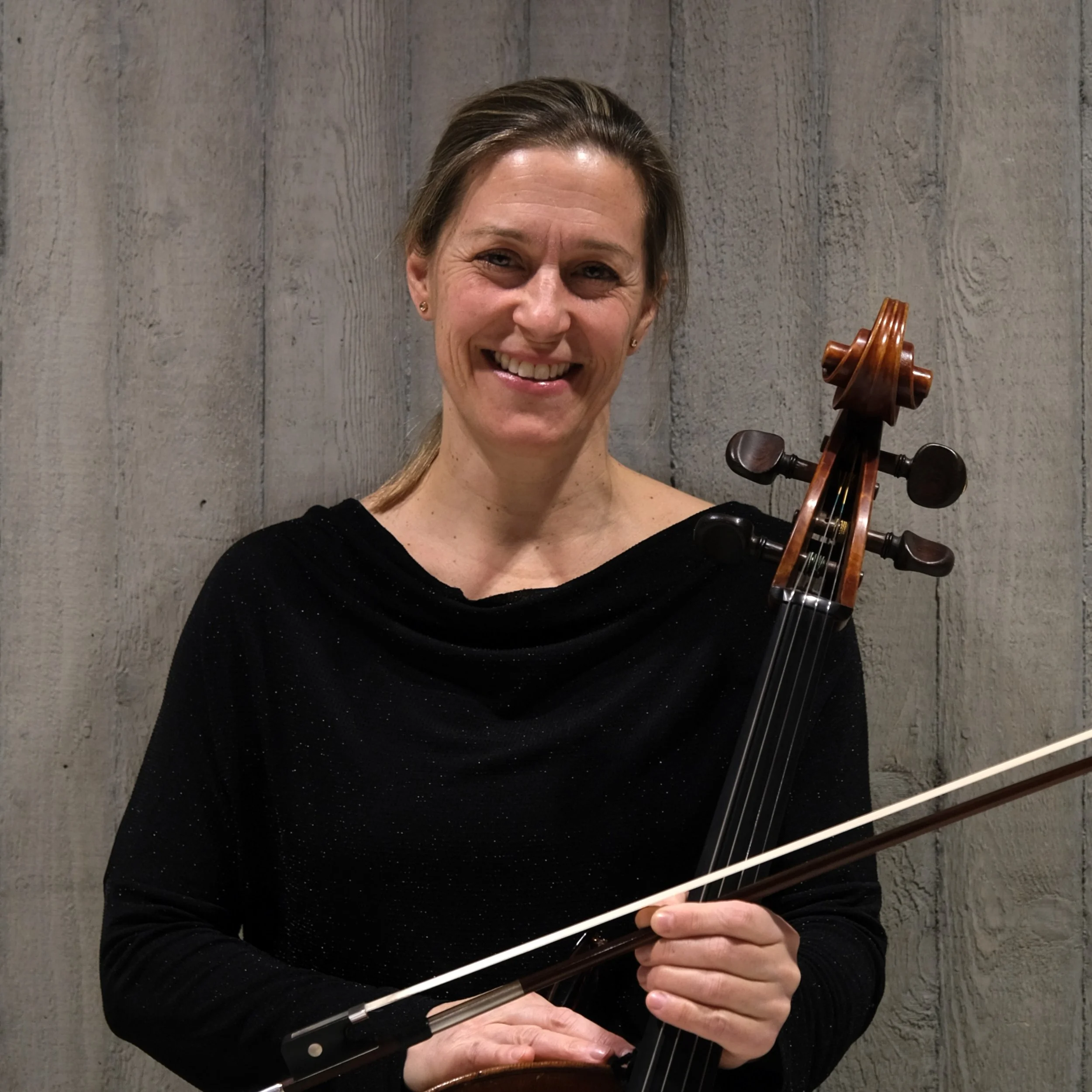 Inka Sasti • Stimmführerin Cello
