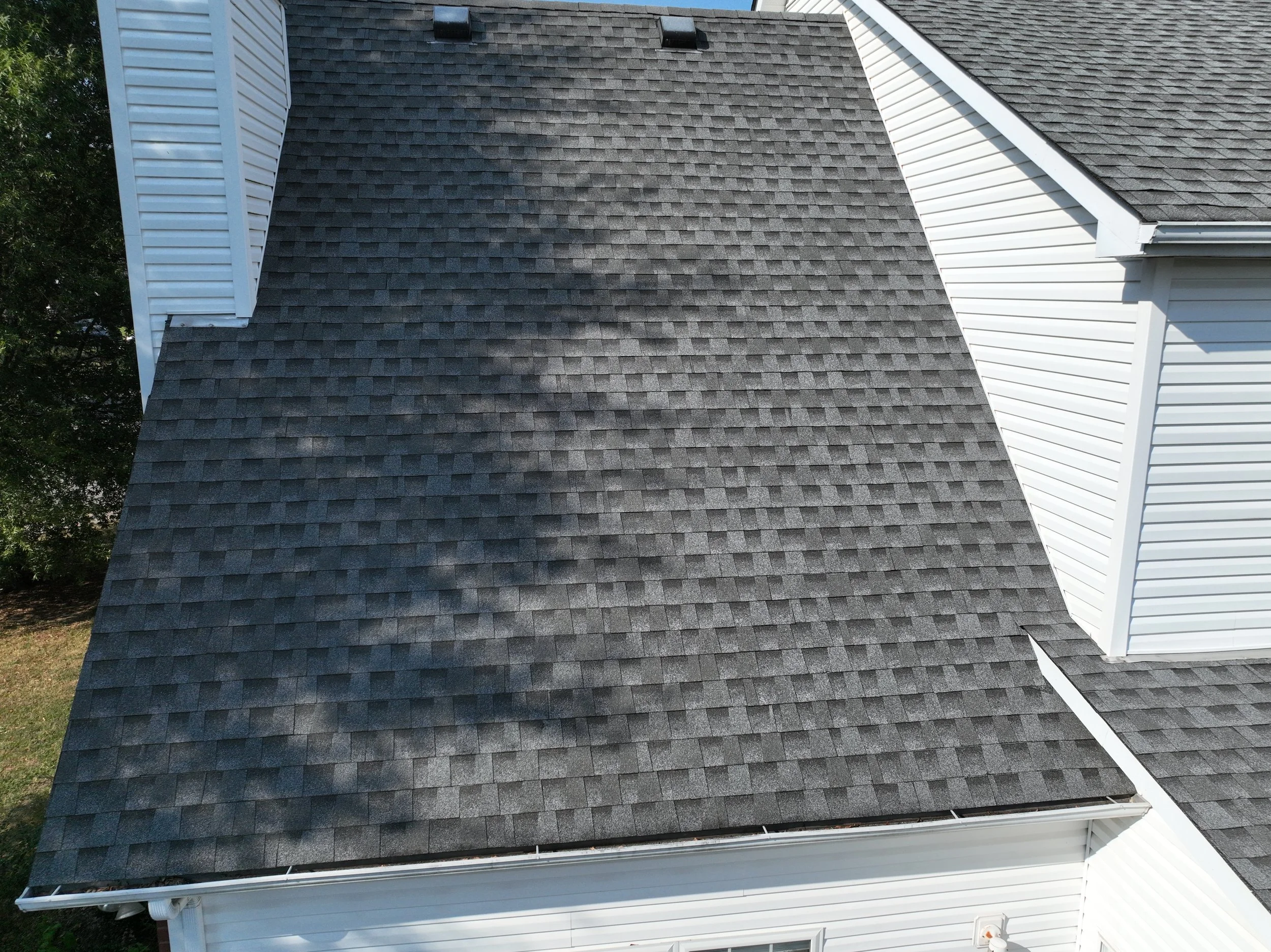 Asphalt shingle residential roof installed by a roofing contractor in Gallatin