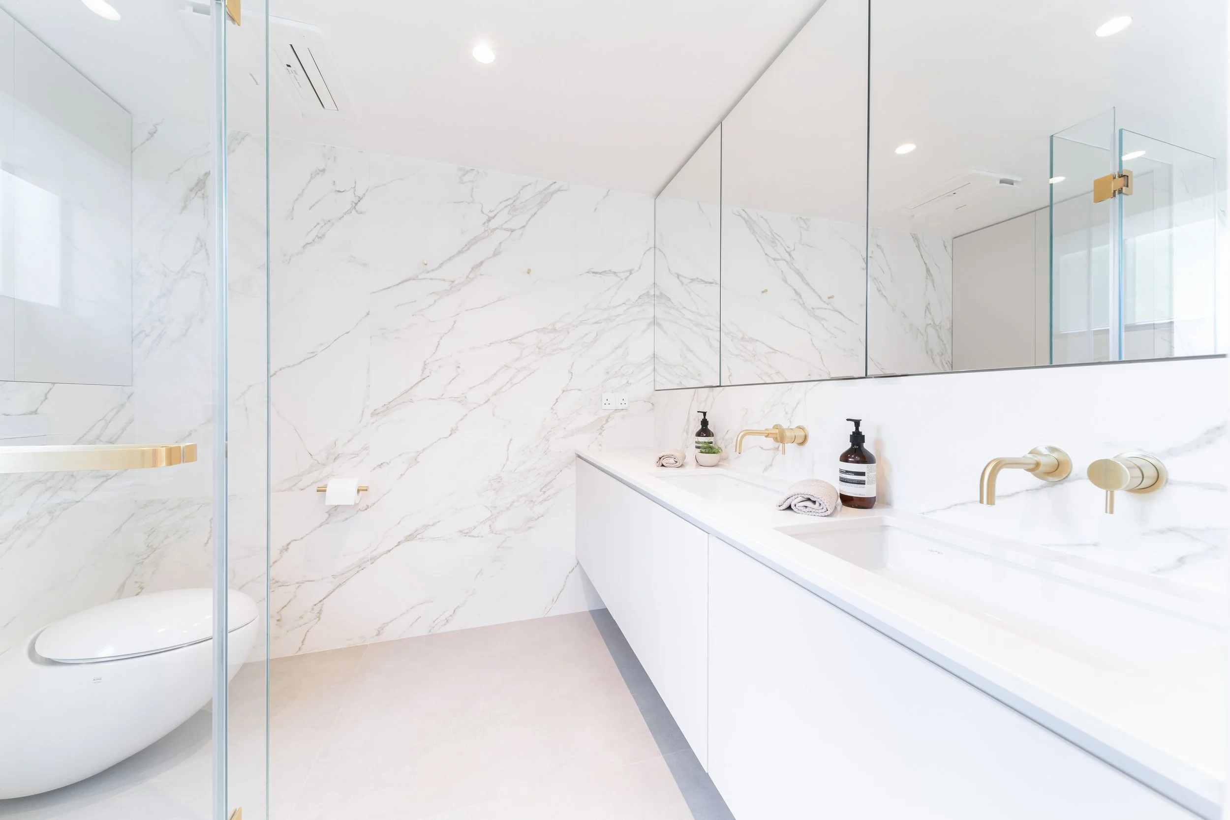Master bathroom 2.jpg