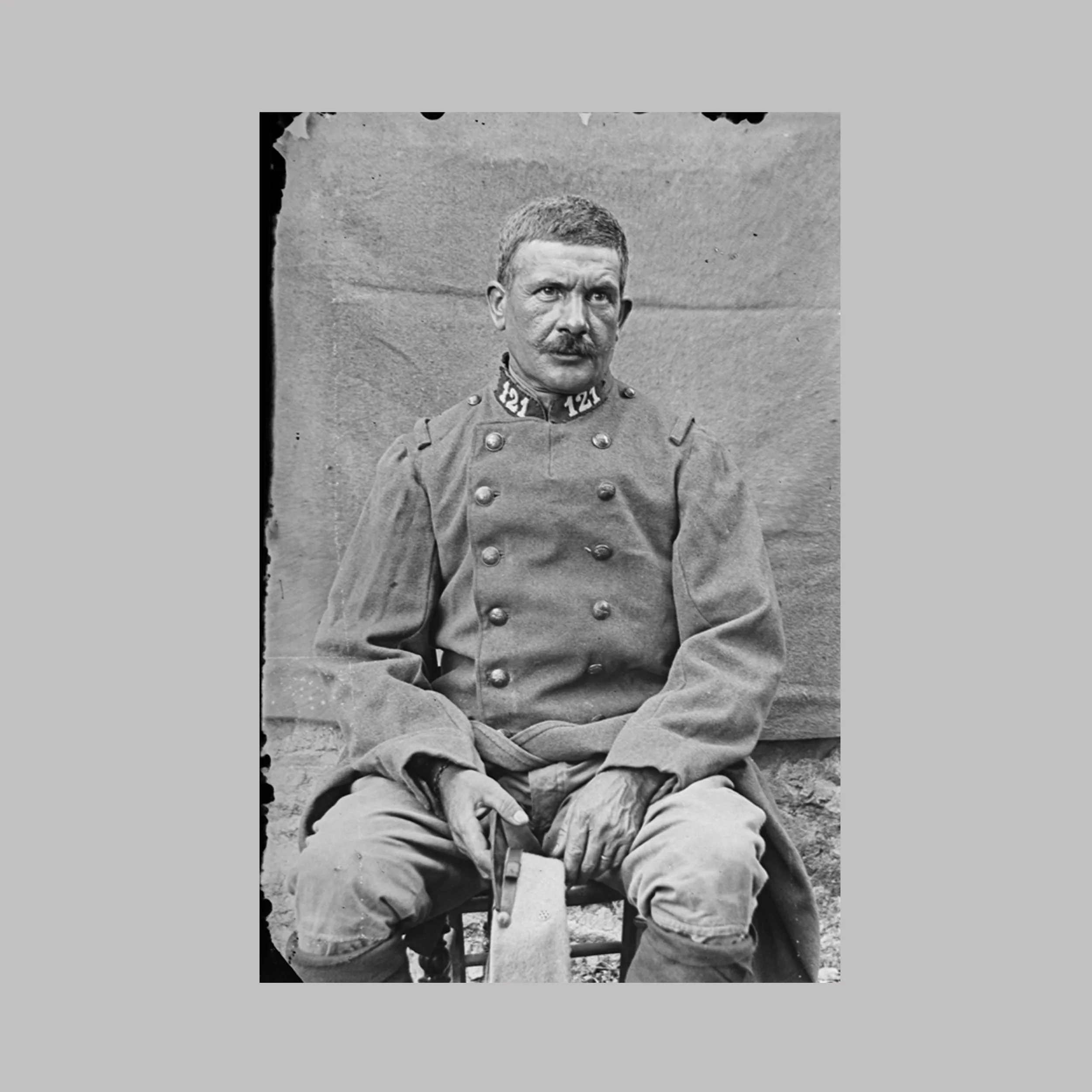 Le soldat au regard lointain