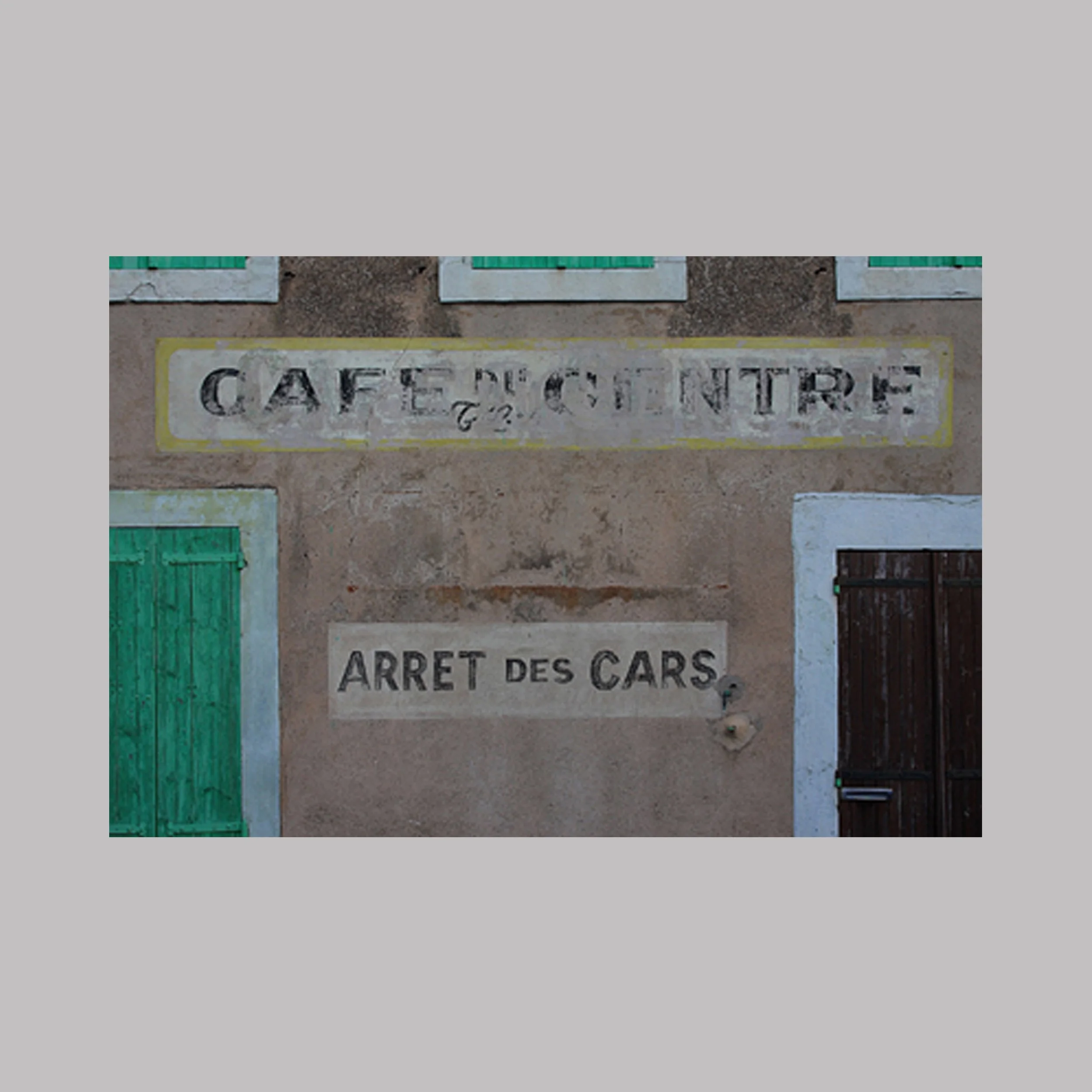 Ancien arrêt de bus au Café du Centre