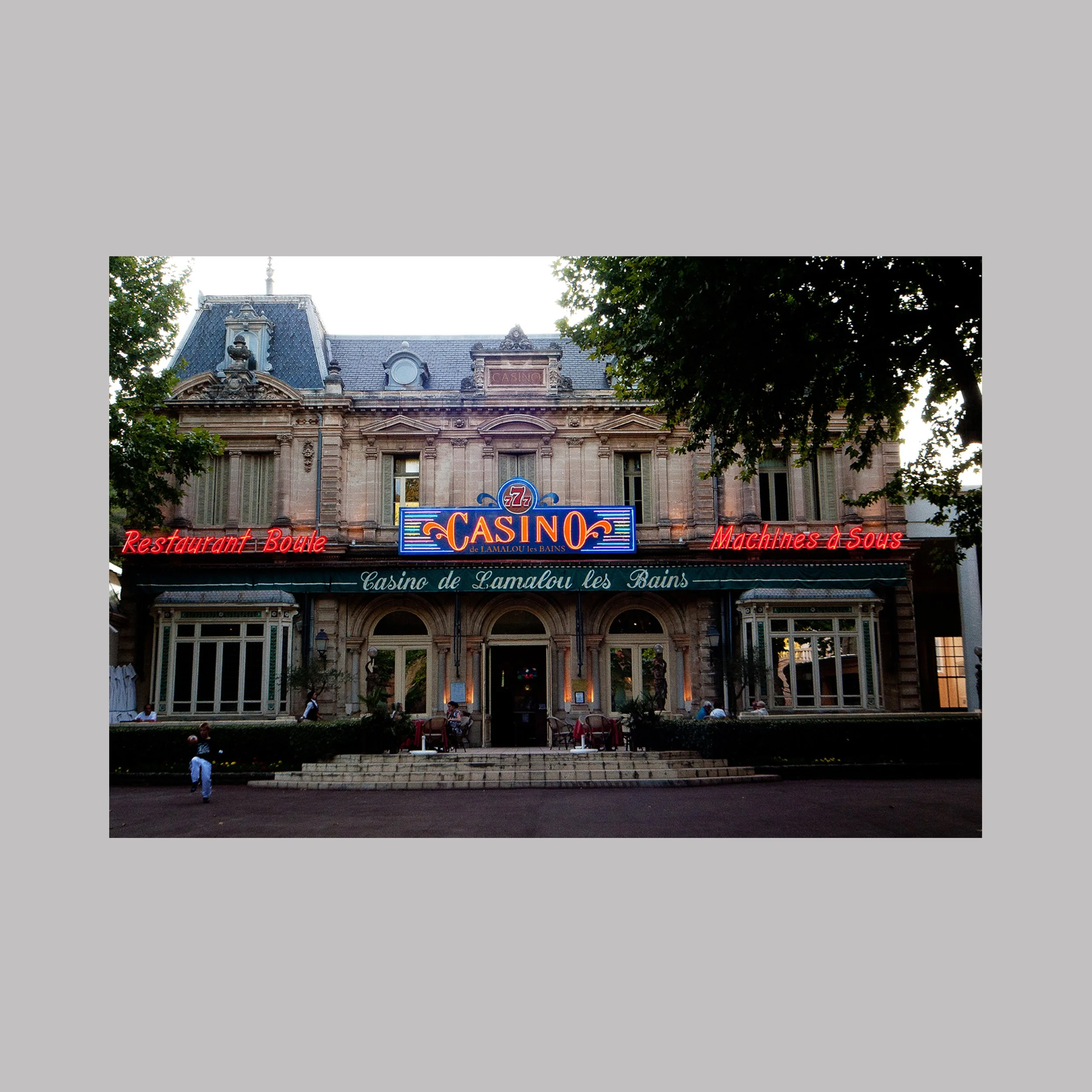 0011 lamalou casino grijs.jpg