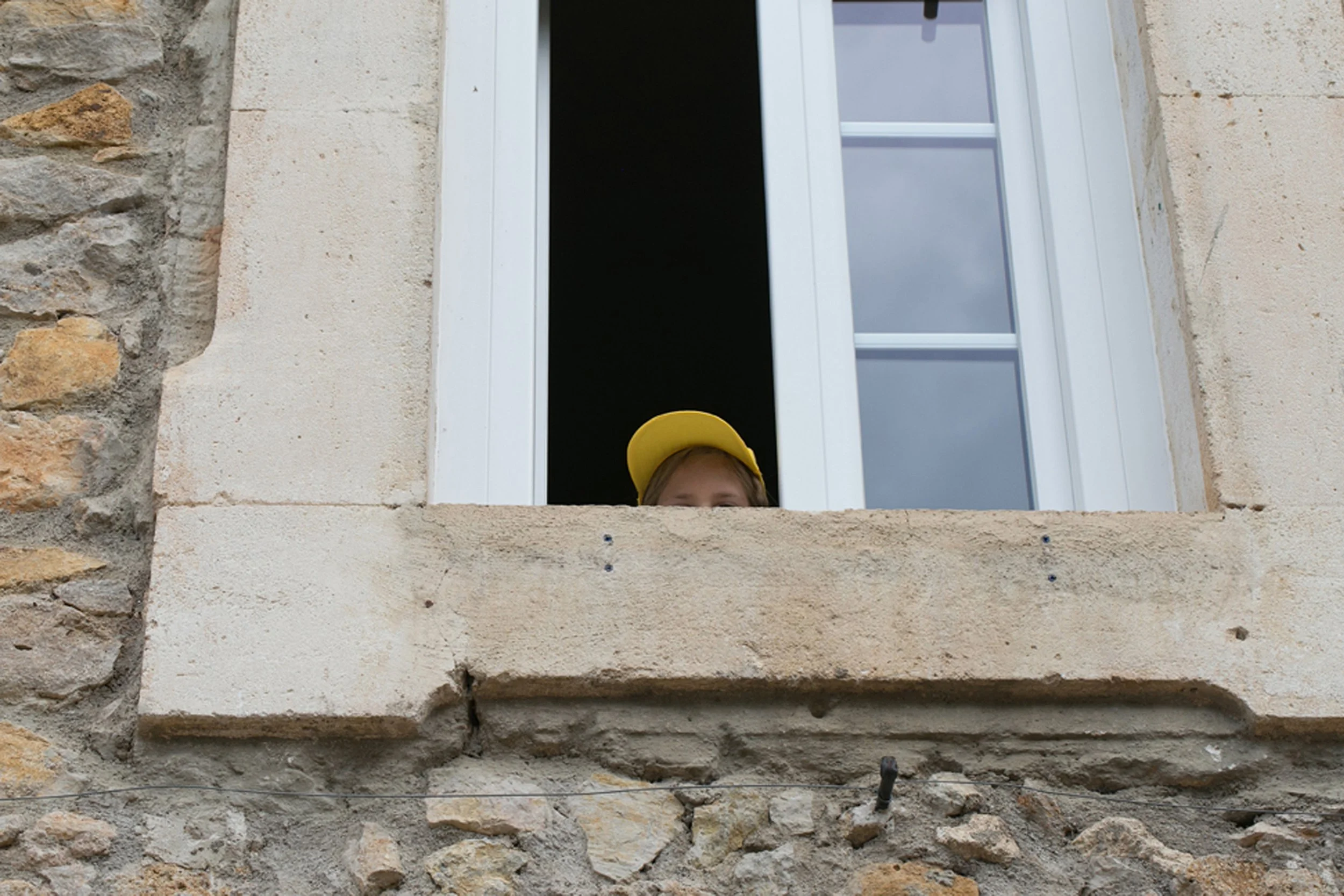 La fenêtre au béret