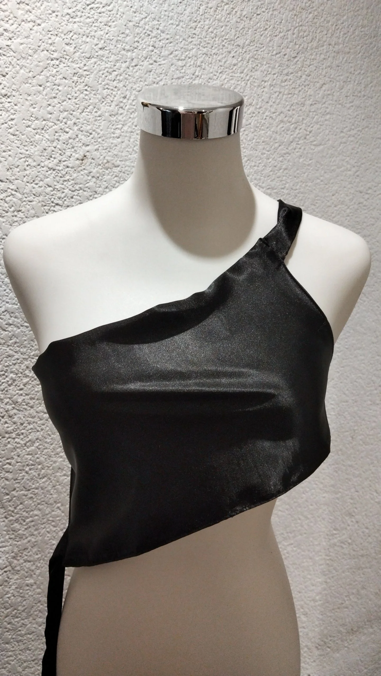 Top negro multiposición.