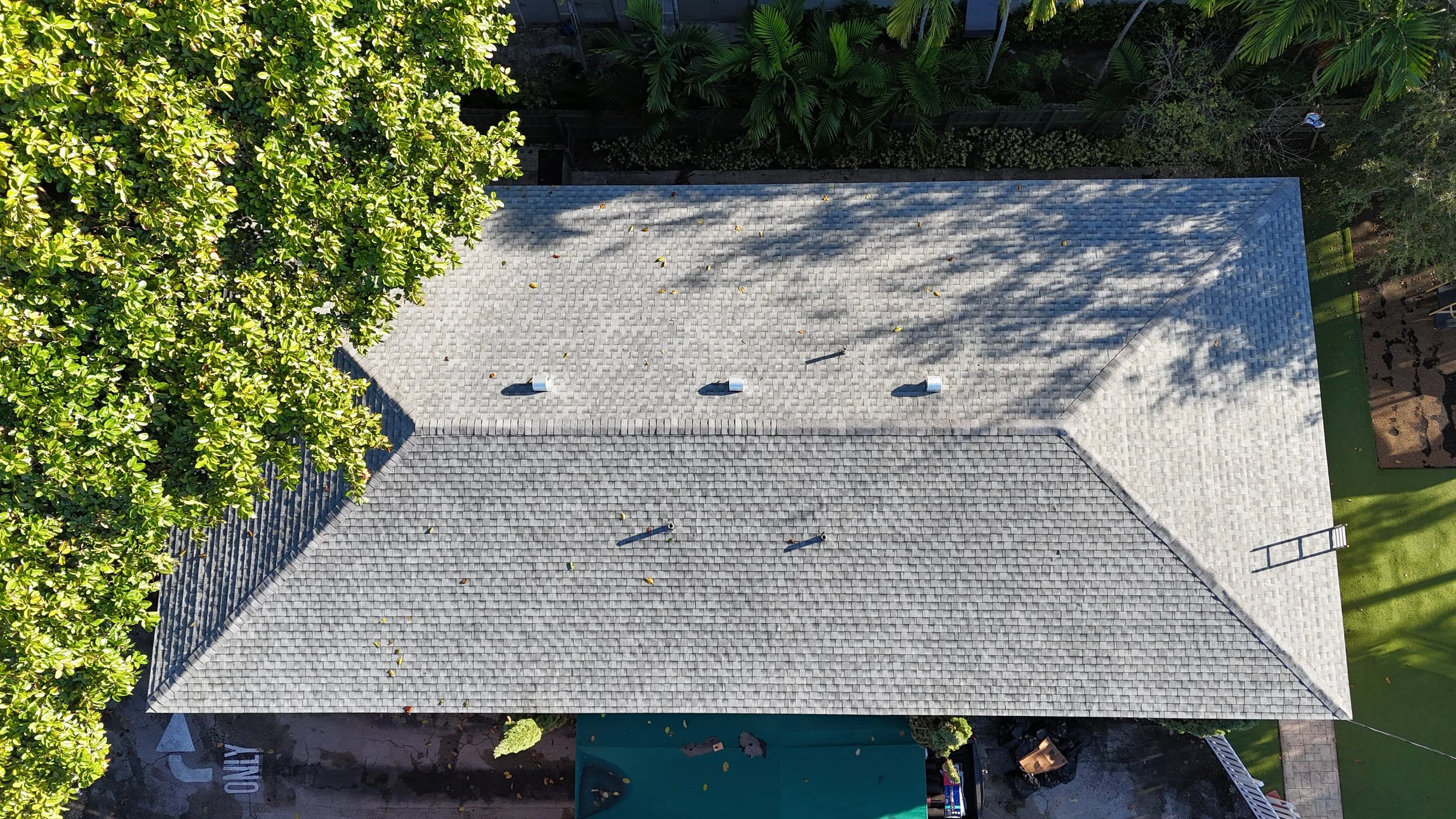LIGHT GREY SHINGLE.JPG