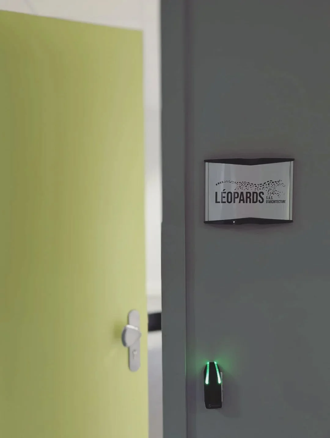 Nouvelle &eacute;tape pour L&eacute;opards : on emm&eacute;nage ! 🗝️

En Janvier, nous avons sign&eacute; la convention d&rsquo;installation de notre agence au sein de la p&eacute;pini&egrave;re Seine Ecopolis de Rouen Normandie Cr&eacute;ation.

Ap
