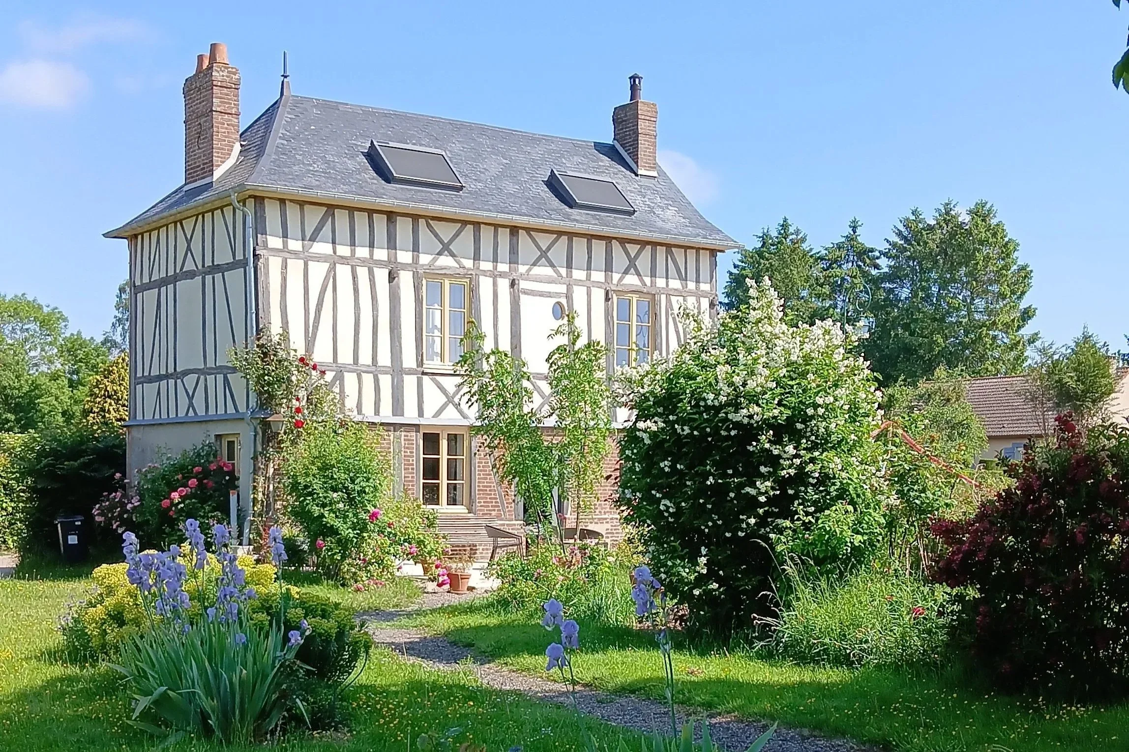 LEOPARDS+MAISON+MESNIL+FACAEDE+APRES+2.webp
