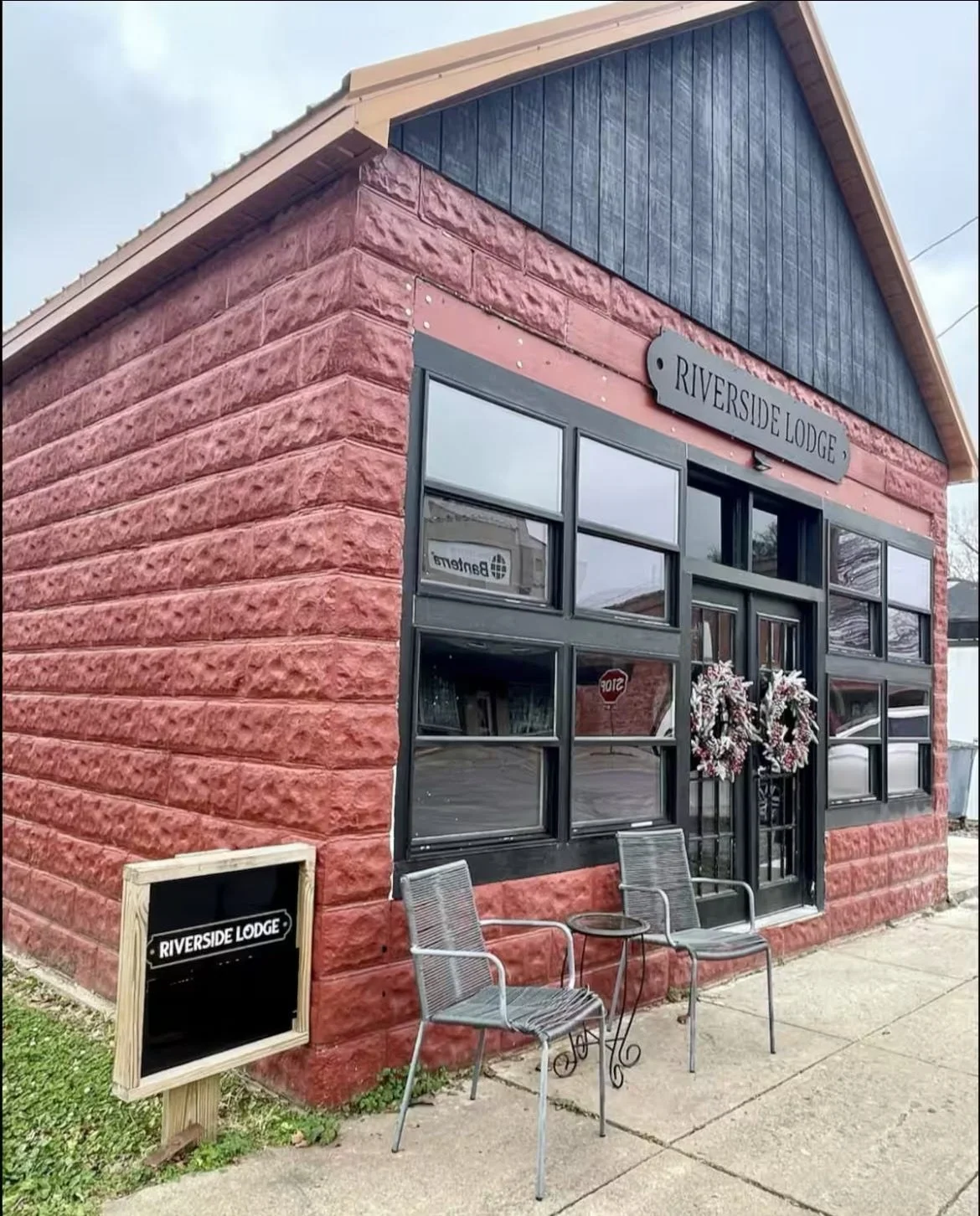 Some places help you make memories.

Others become part of them. ✨

From morning coffee on the porch to late-night conversations by the fire, it&rsquo;s the moments in between that make a getaway unforgettable.

We&rsquo;d love to be part of your nex