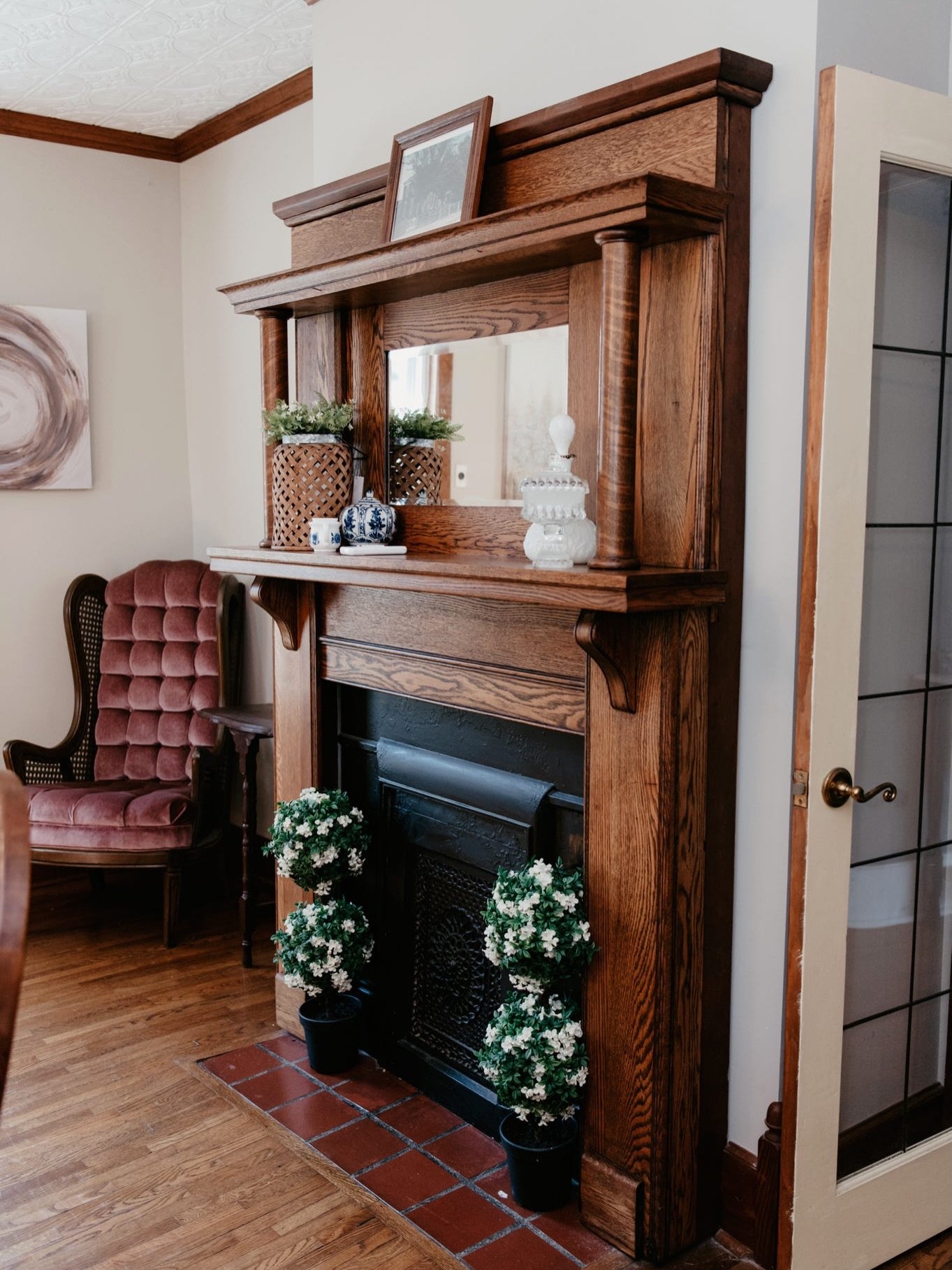 It&rsquo;s the little details that make the Martin House feel special ✨

From sparkling chandeliers and vintage-inspired accents to the thoughtful touches tucked throughout each room, every corner was designed to make your stay feel a little more mem