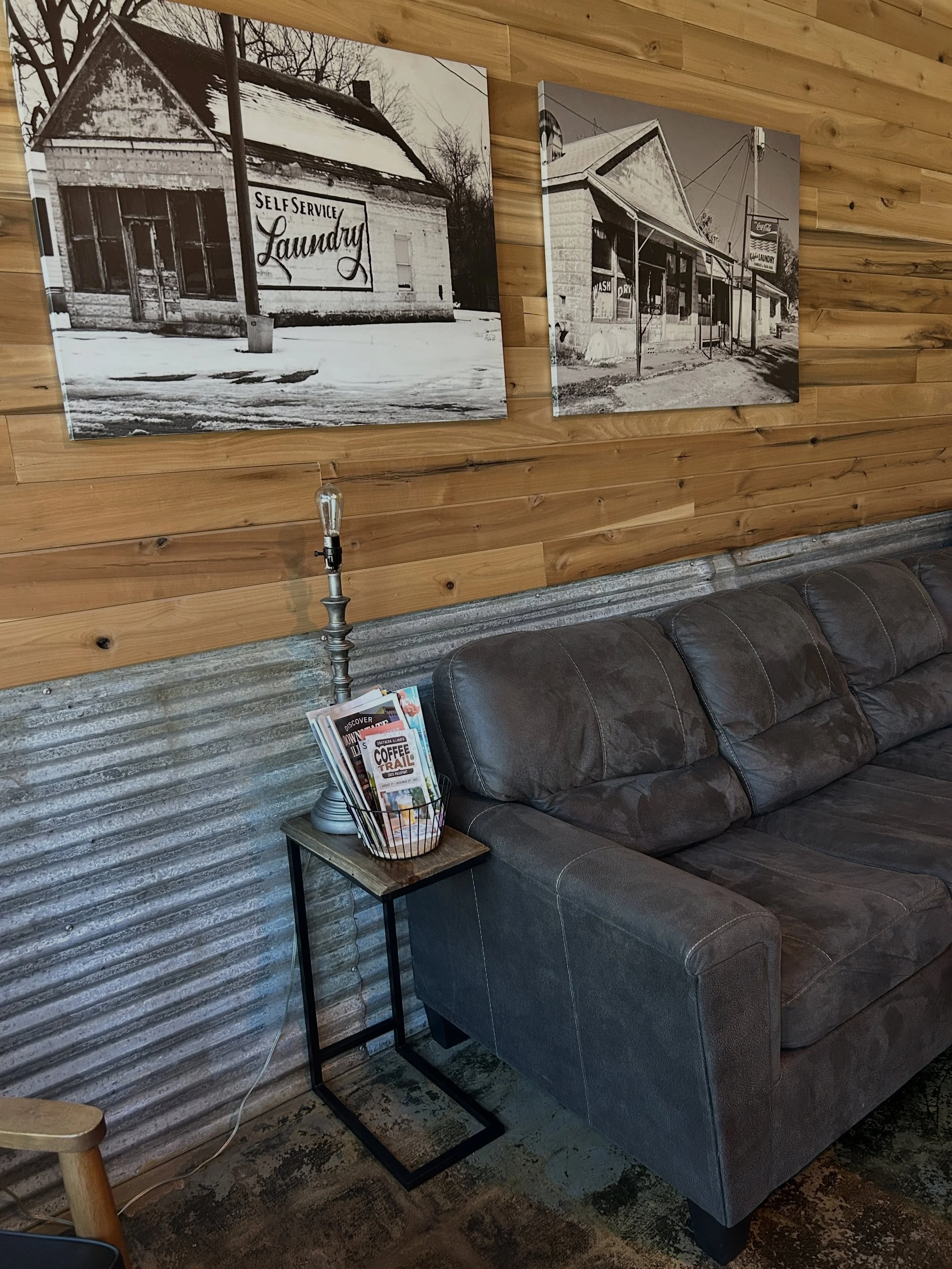 The best spaces are the ones that make you want to slow down ✨

From cozy corners to thoughtful details, Riverside Lodge was designed for quiet mornings, long conversations, and feeling right at home.

Book now through www.stayshawnee.com

#shawneest