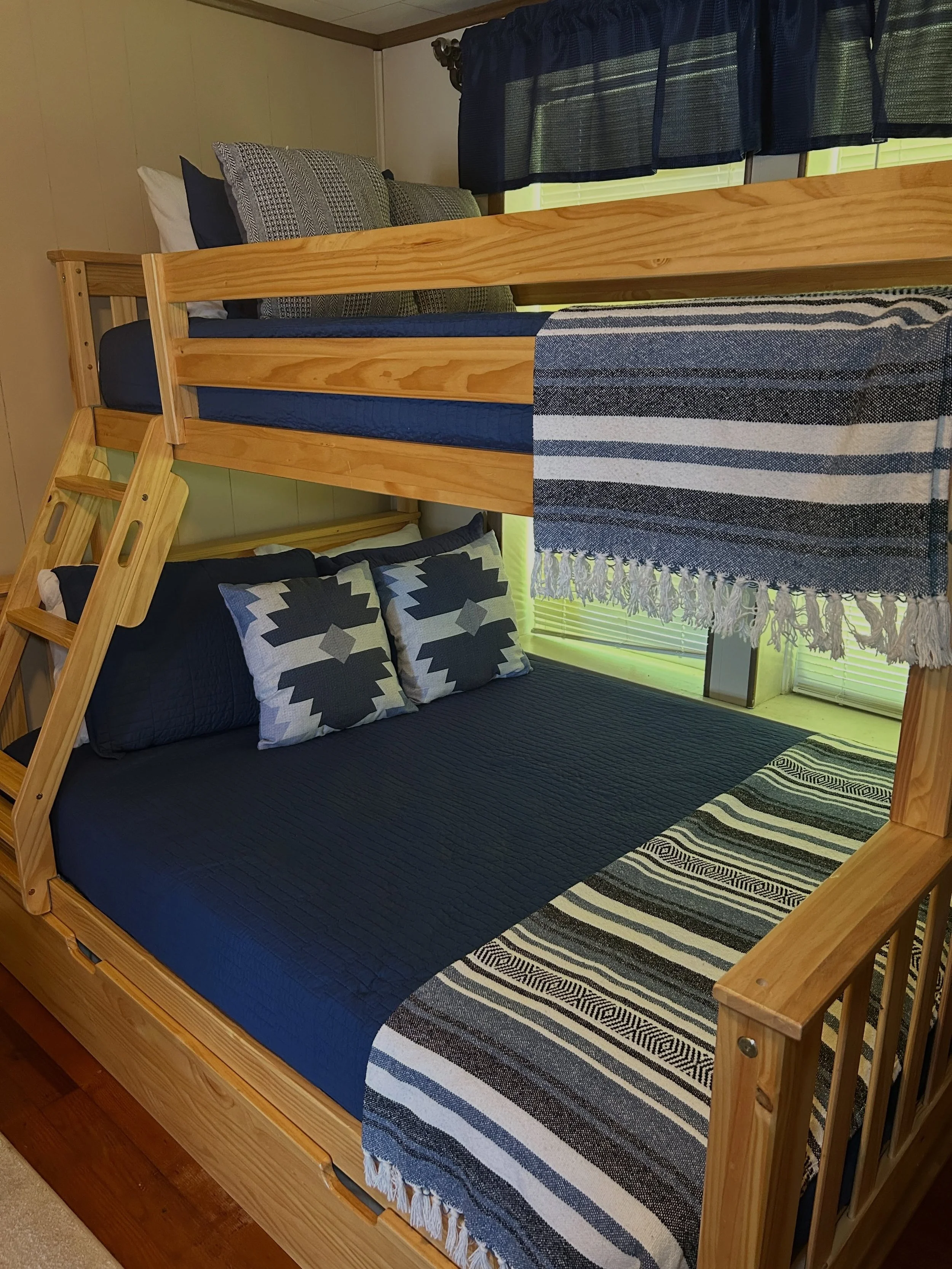 Family getaways are better when everyone has something to enjoy ✨

Movie nights in the living room, game table tournaments, and bunk beds the kids will be excited to claim first. Shade Rock Cabin was made for making memories together 💛

Book your fa