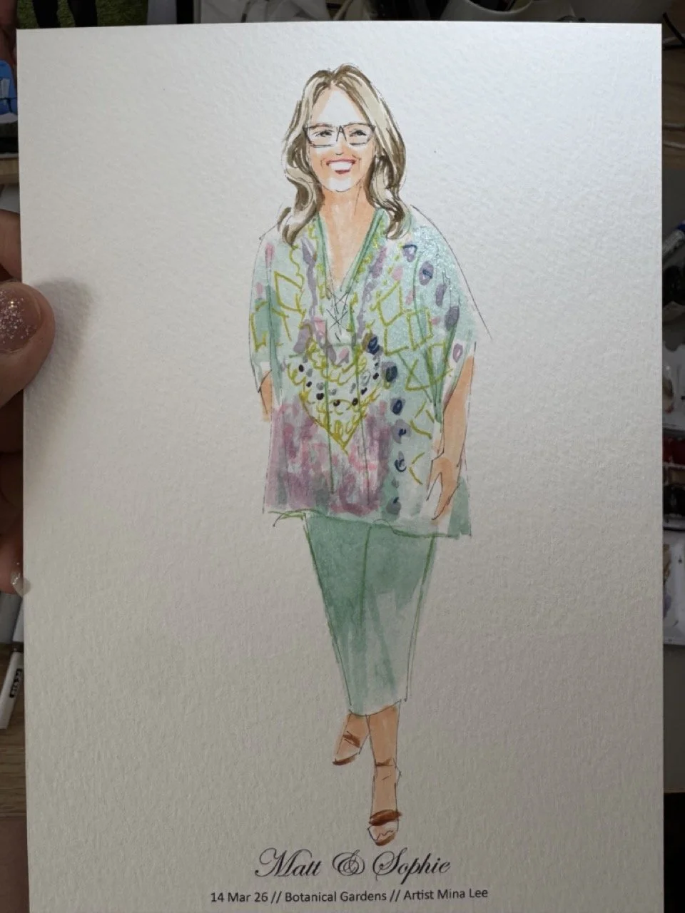  Quick and stylish live guest portraits, capturing the unique outfits and joy of your wedding attendees on paper.