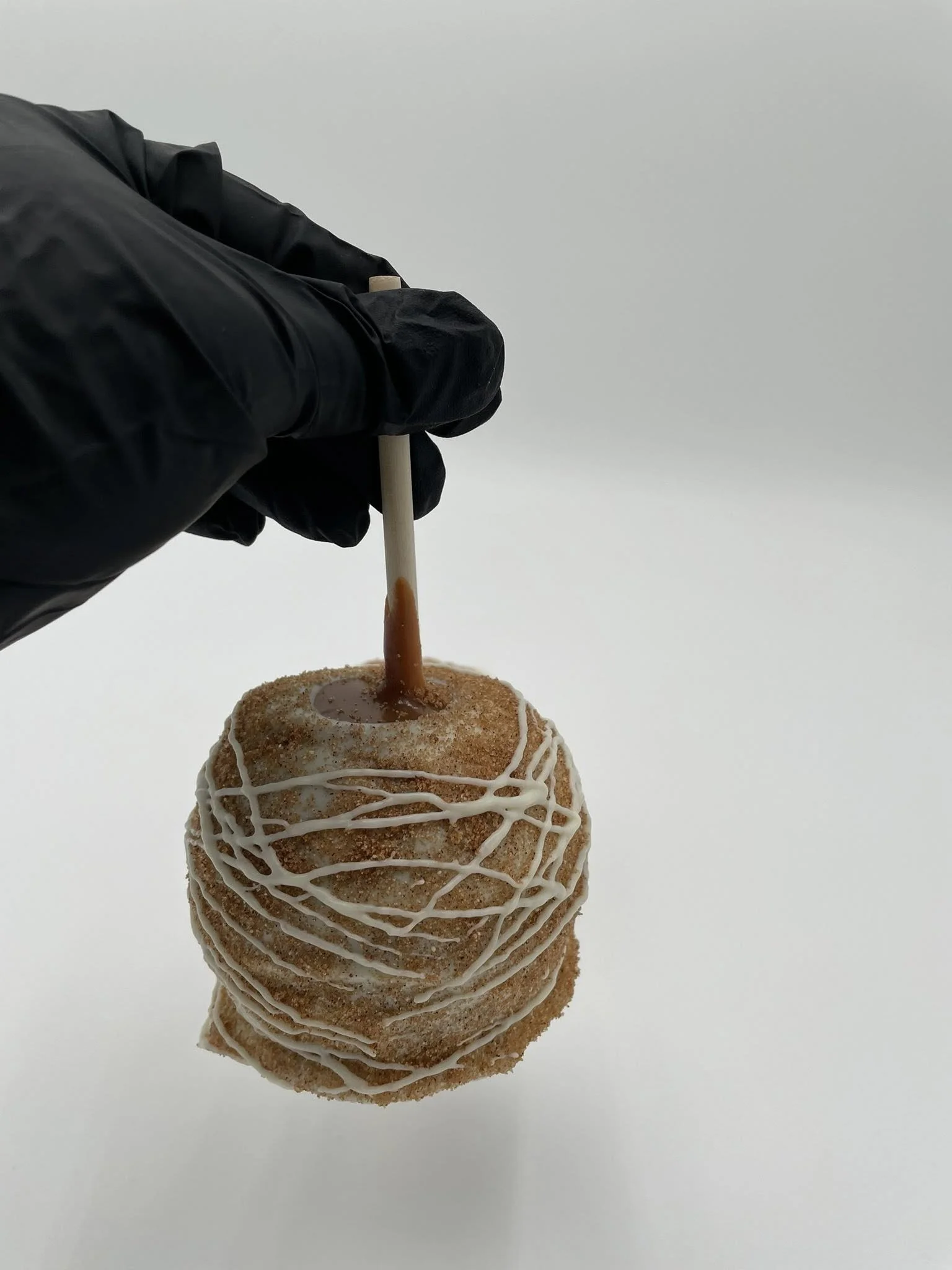 pple pie holding (Main2).jpg