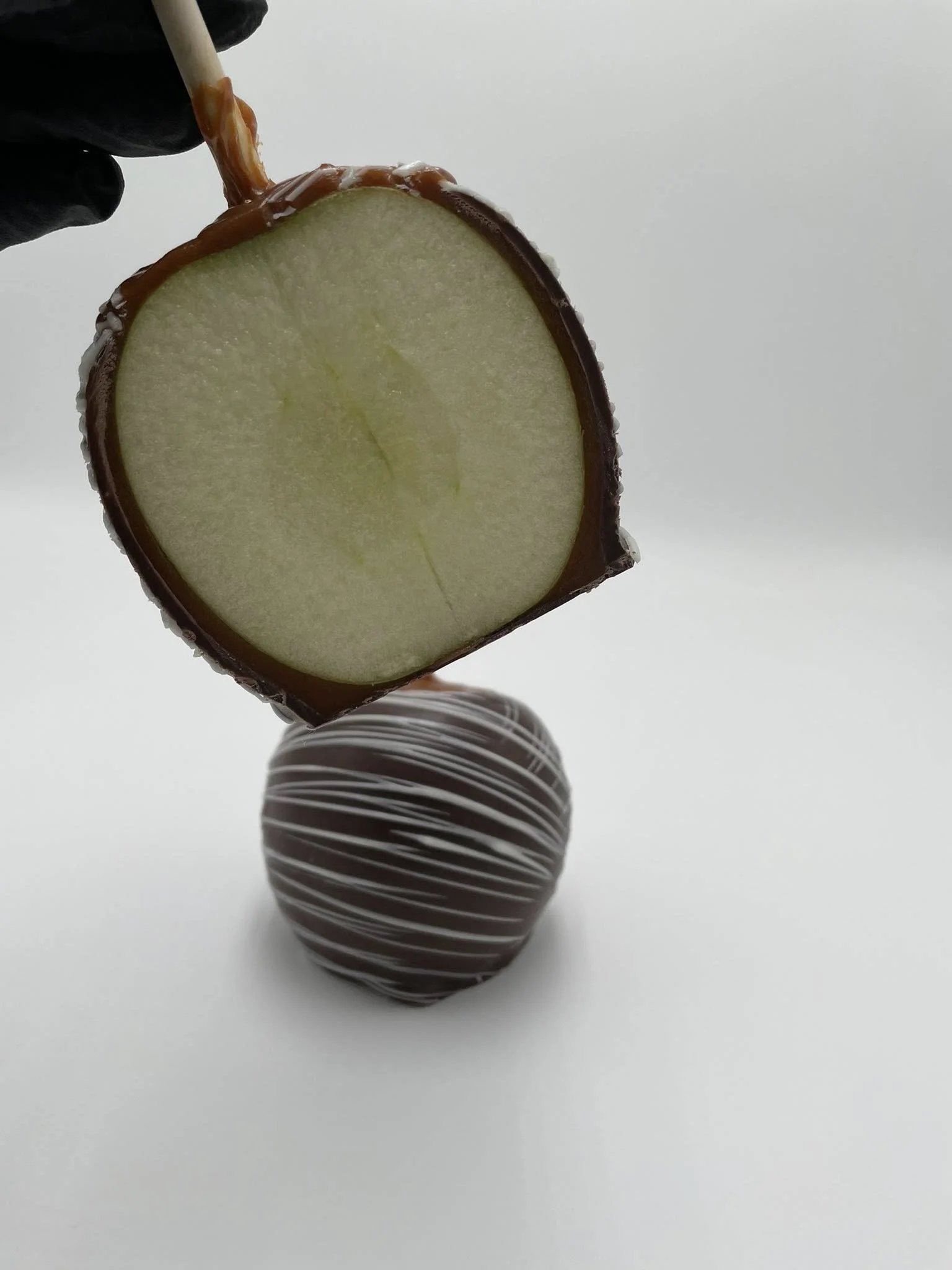 Dark choclate White choclate Gourmet apple pic 6.jpg