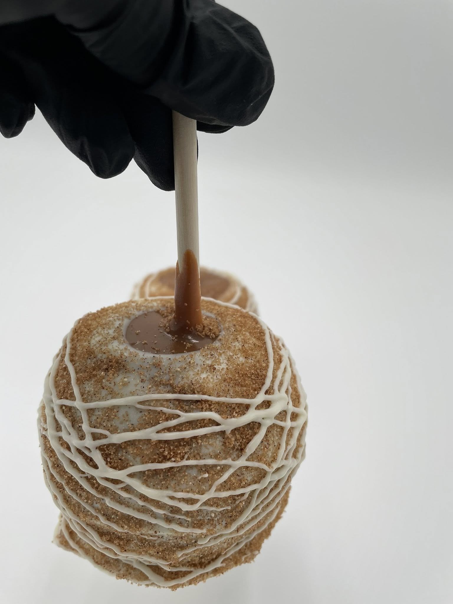 Apple pie holding (Main).jpg