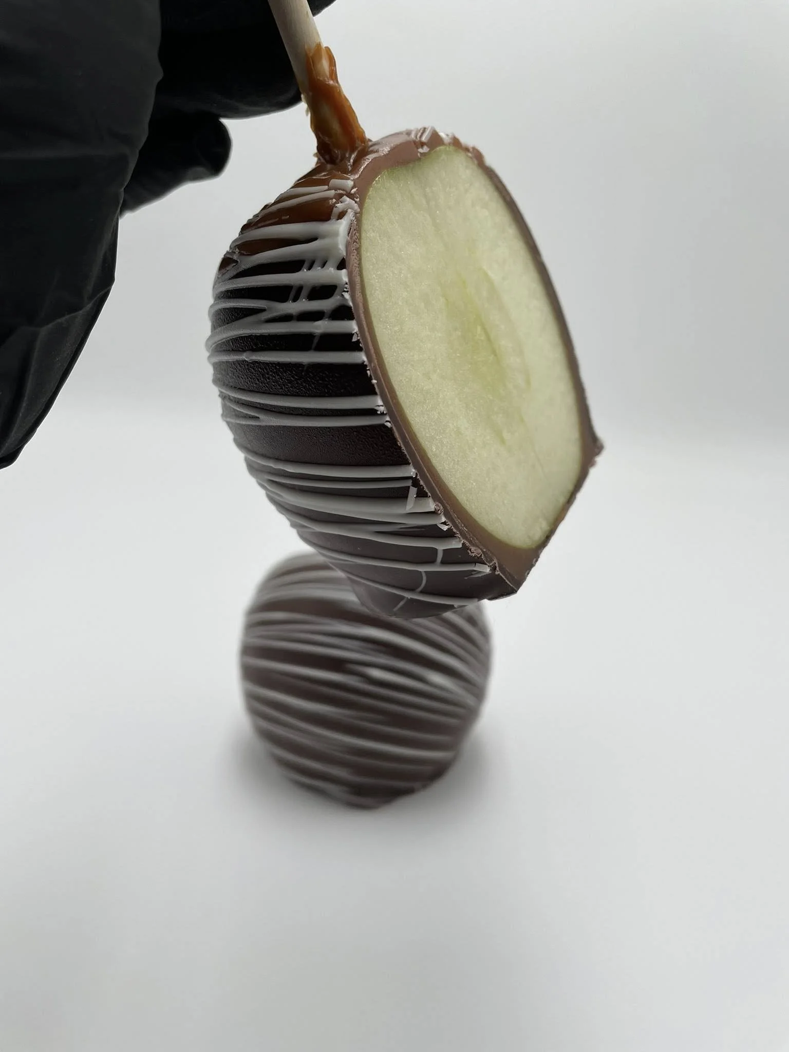 Dark choclate White choclate Gourmet apple pic 5.jpg