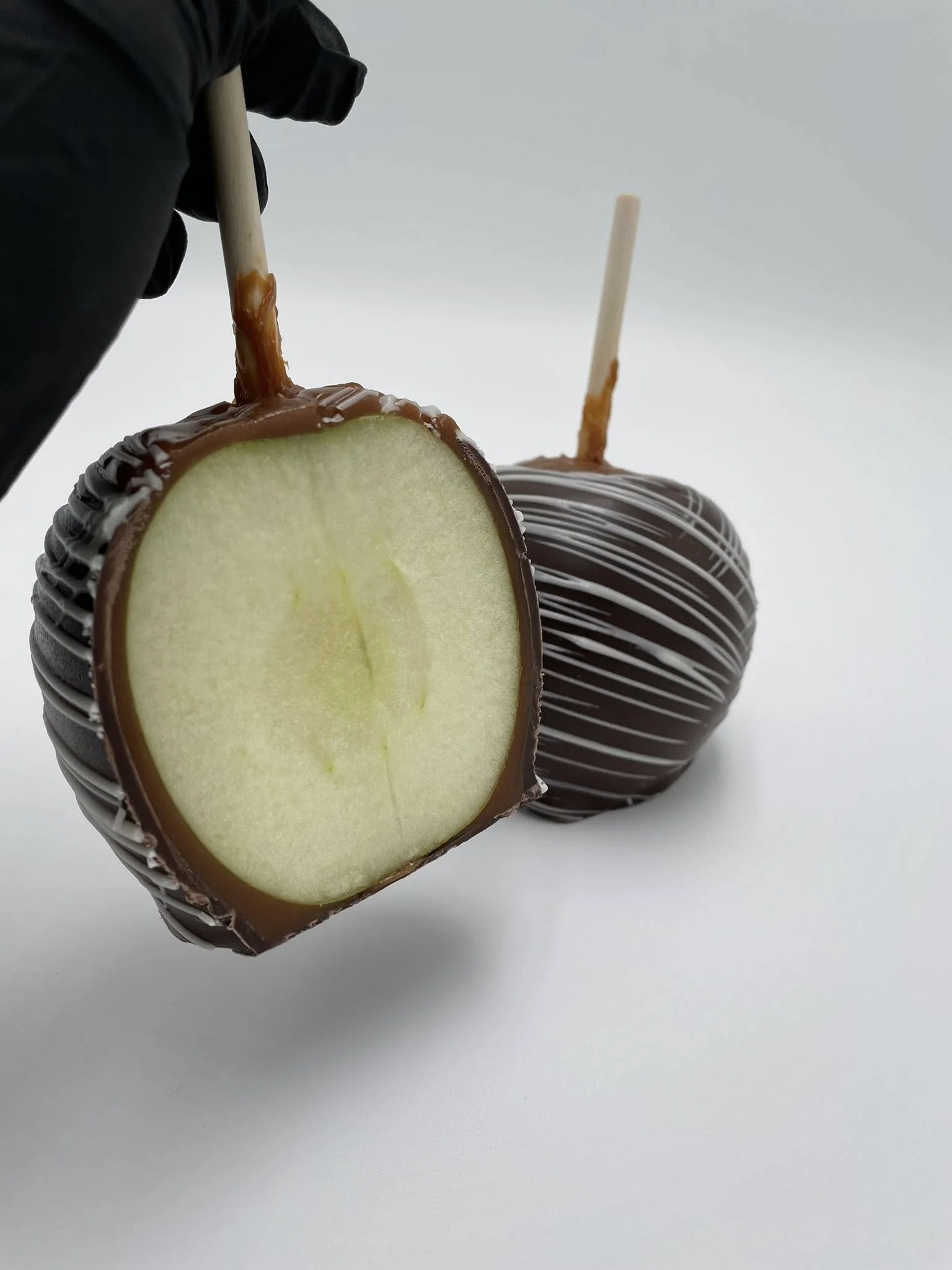 Dark choclate White choclate Gourmet apple pic 1.jpg
