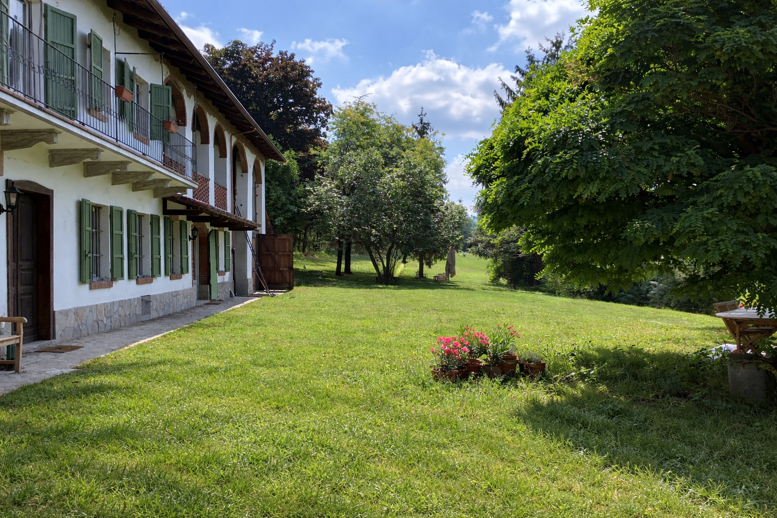 Front garden Cascina Borine
