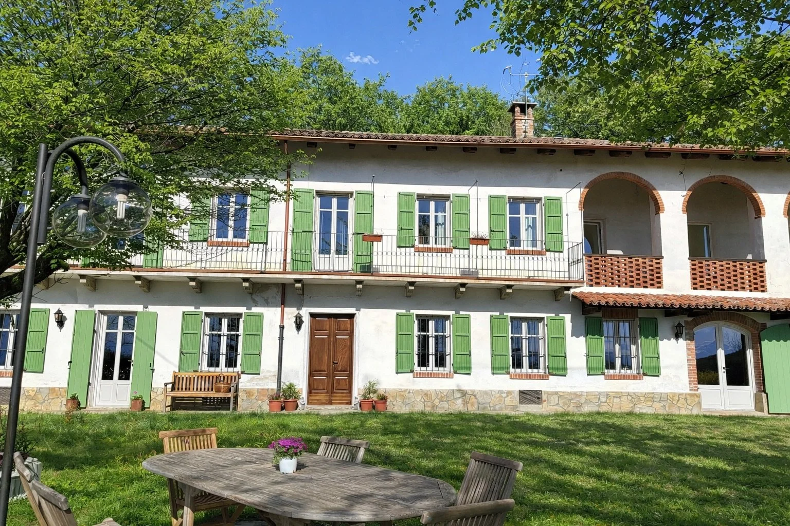 Cascina Borine front view, stunning traditional farmhouse in Piemonte, Albaretto della Torre