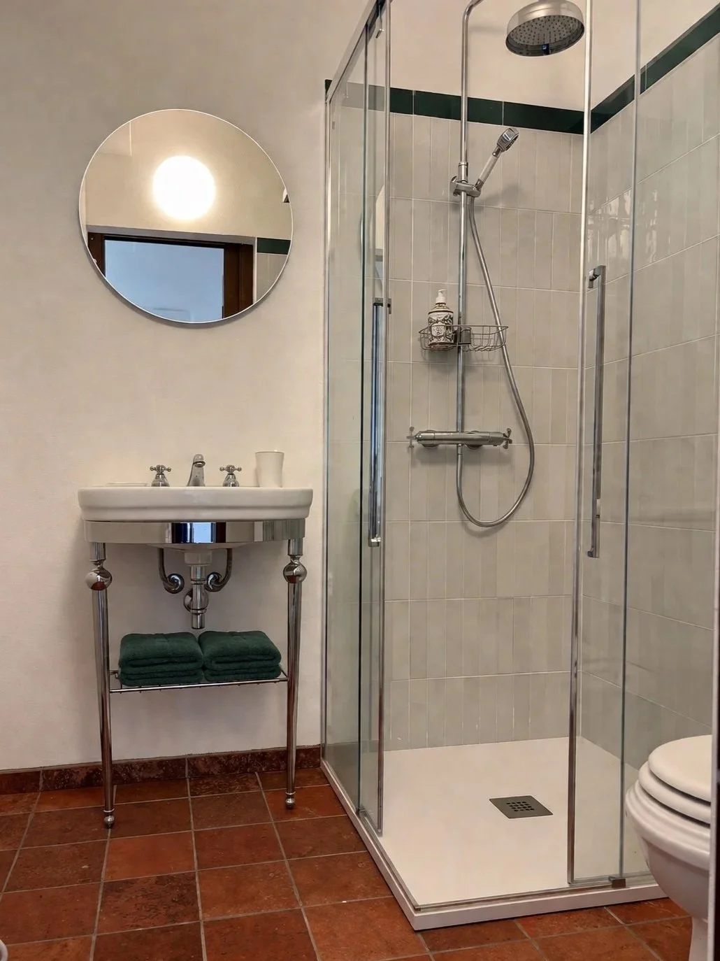 Classical bathroom in Cascina Borine