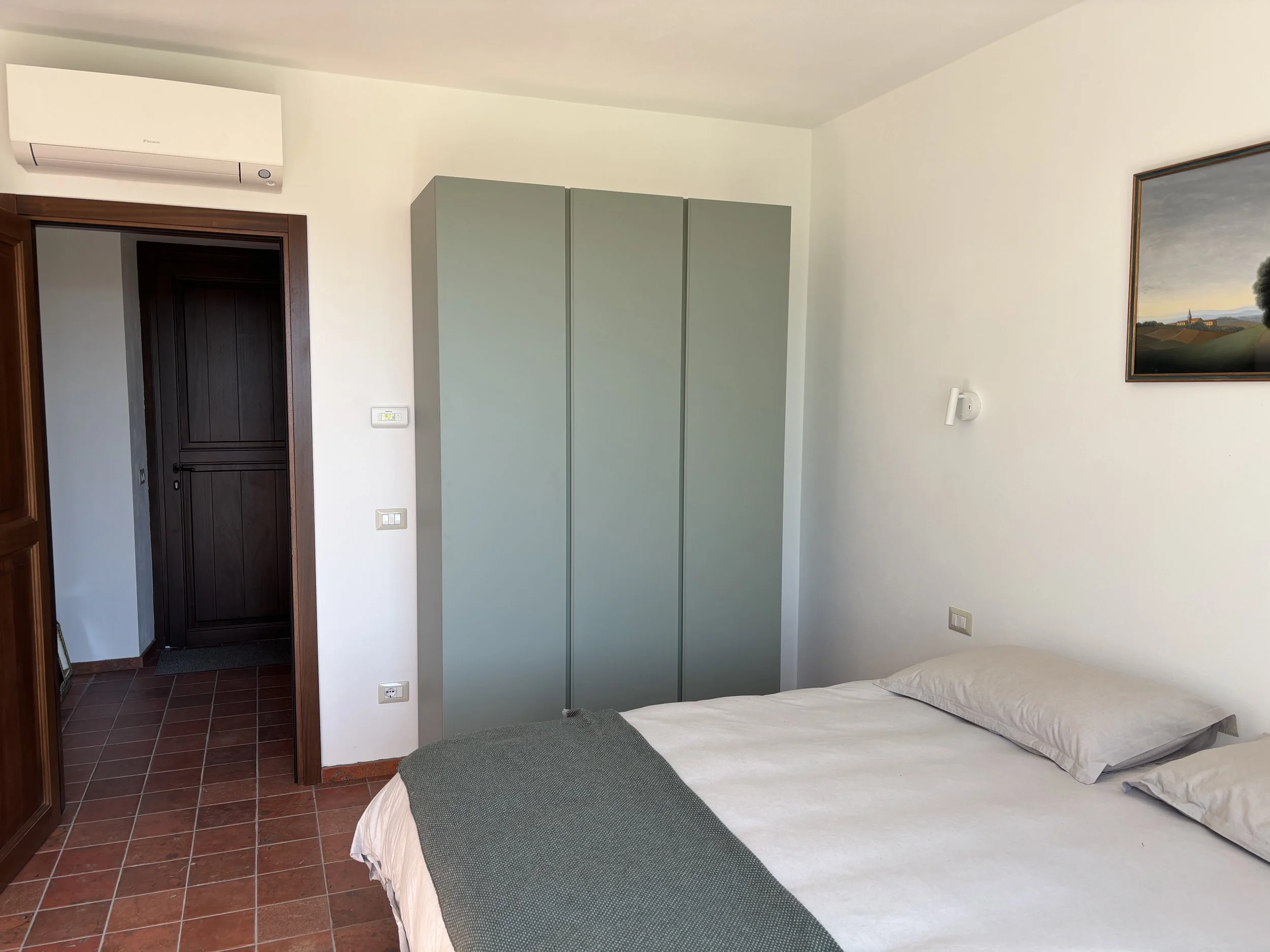 Cascina Borine downstairs en-suite.jpeg