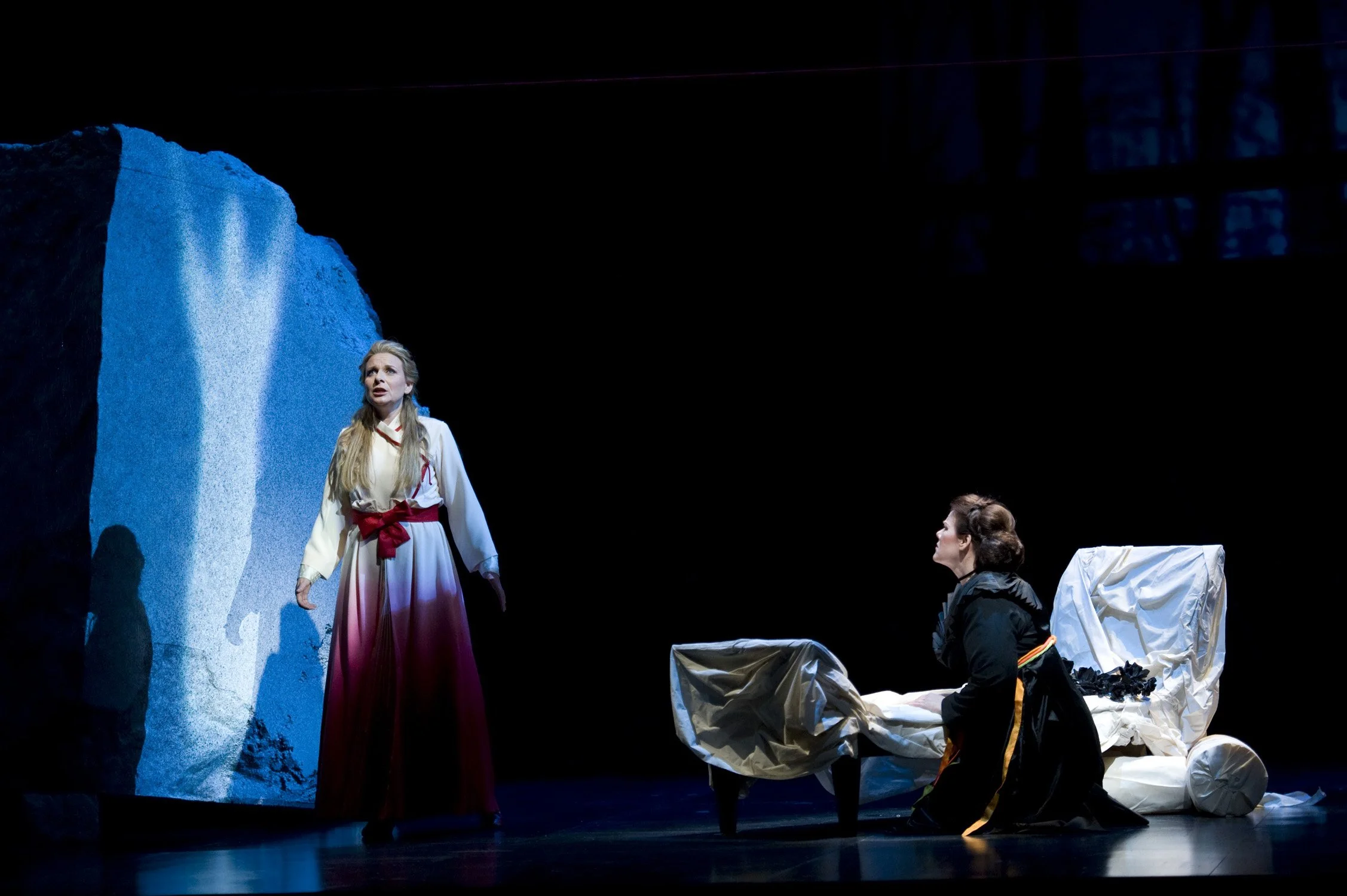 Annalena Persson (Isolde) and Margaret Jane Wray (Brangäne) in Wagner's Tristan und Isolde, 2010. © Rozarii Lynch
