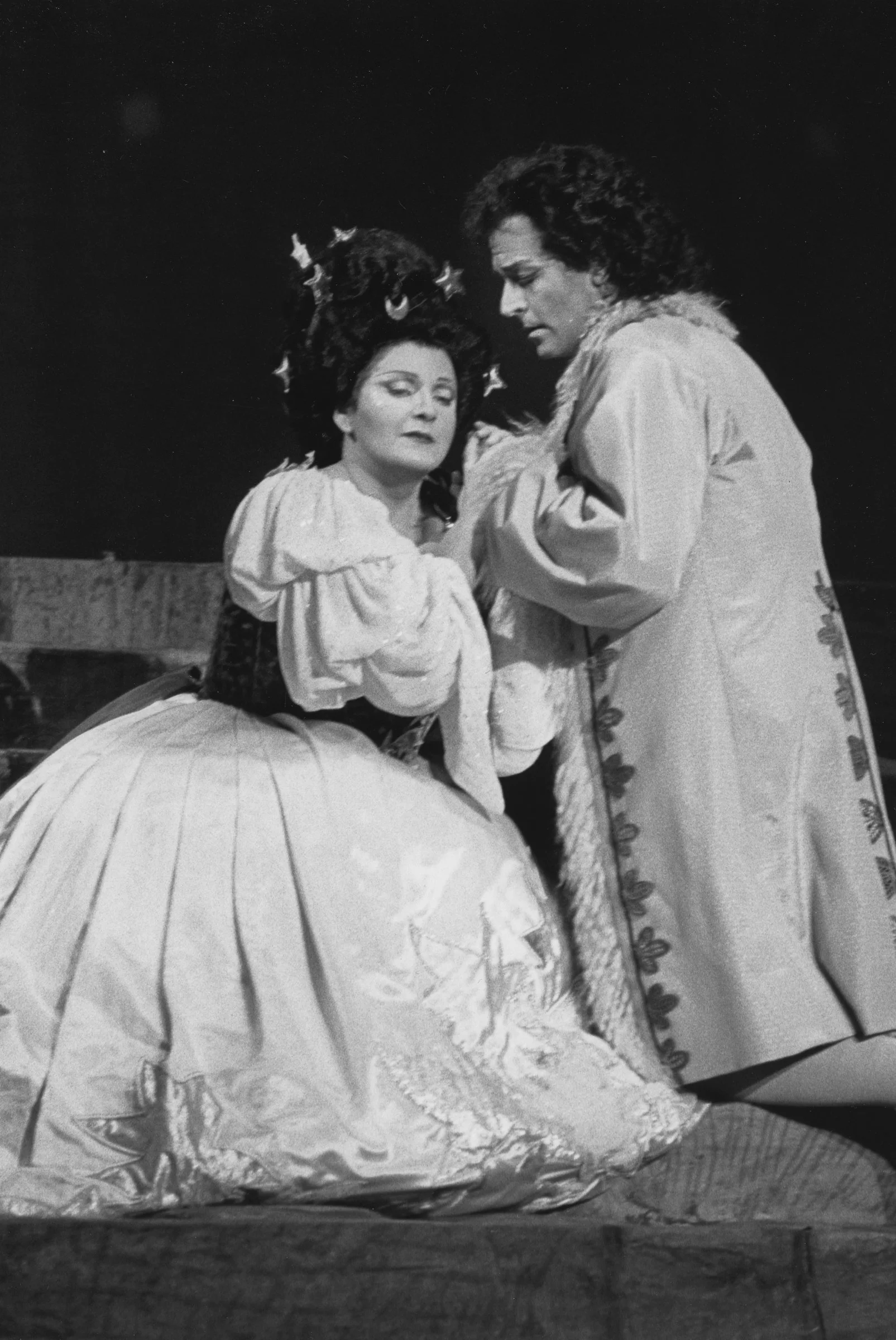 Sally Wolf (Queen of the Night) and Peter Kazaras (Tamino) in Mozart’s Magic Flute, 1987 © Matthew McVay