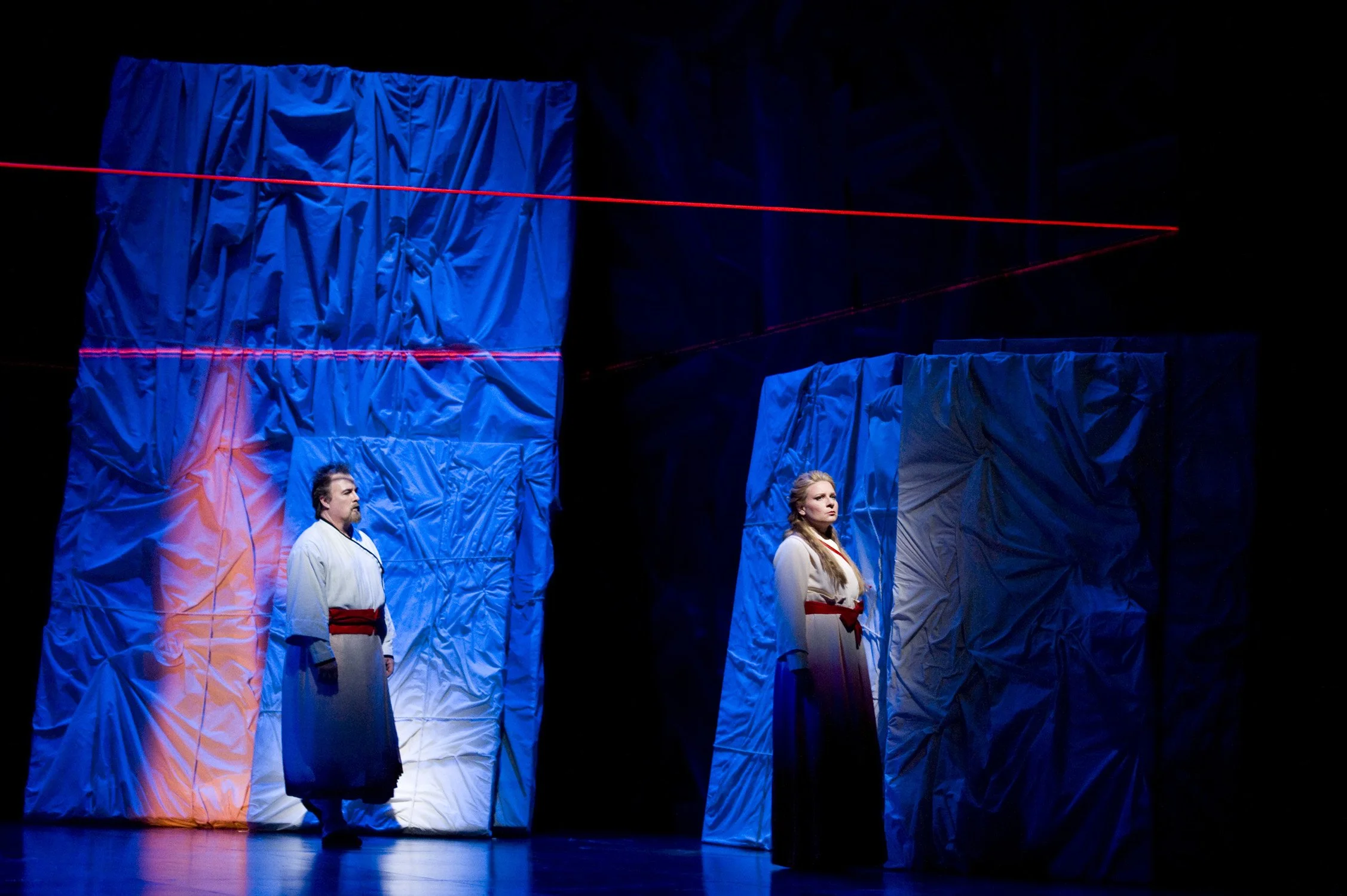 Clifton Forbis (Tristan) and Annalena Persson (Isolde) in Wagner's Tristan und Isolde, 2010. © Rozarii Lynch
