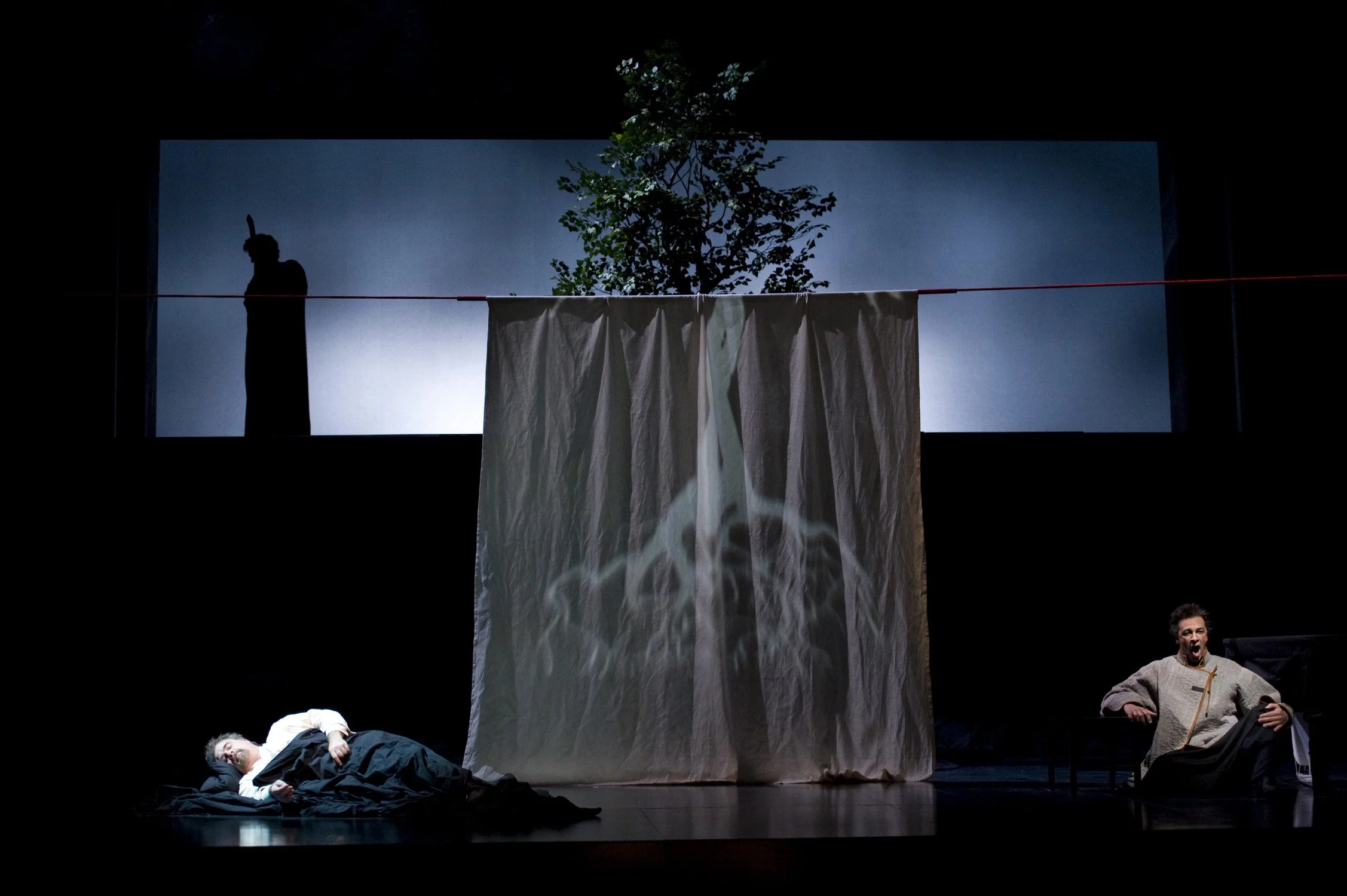 Clifton Forbis (Tristan) and Greer Grimsley (Kurwenal)in Wagner's Tristan und Isolde, 2010. © Rozarii Lynch
