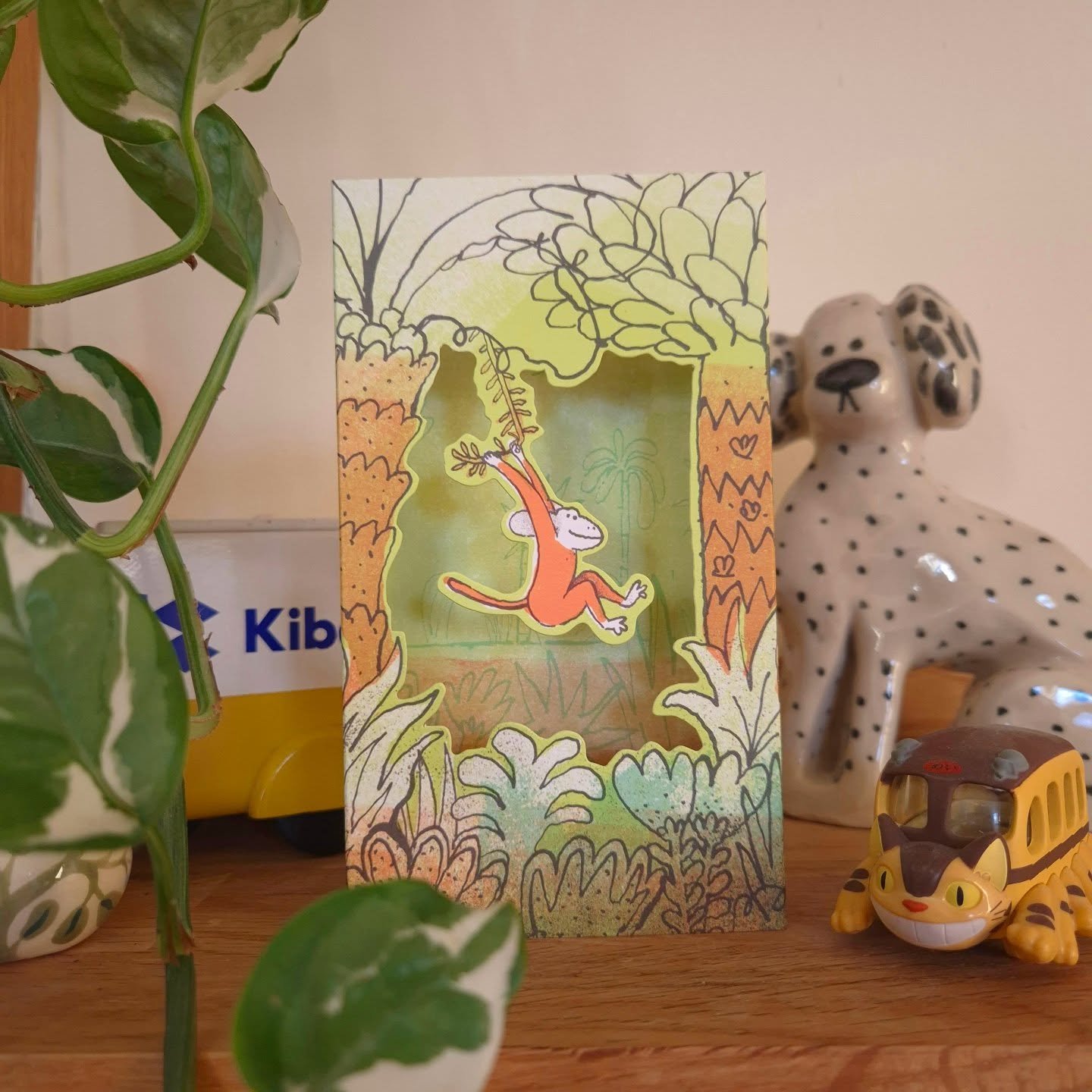 Look at these cute little creatures who are leaping into the world with @ol.vepress new collection of cards 🐊🐒

These illustrations were part of my final project at @csacbi 💛 I'm glad they have a new lease of life with their own little die cut wor