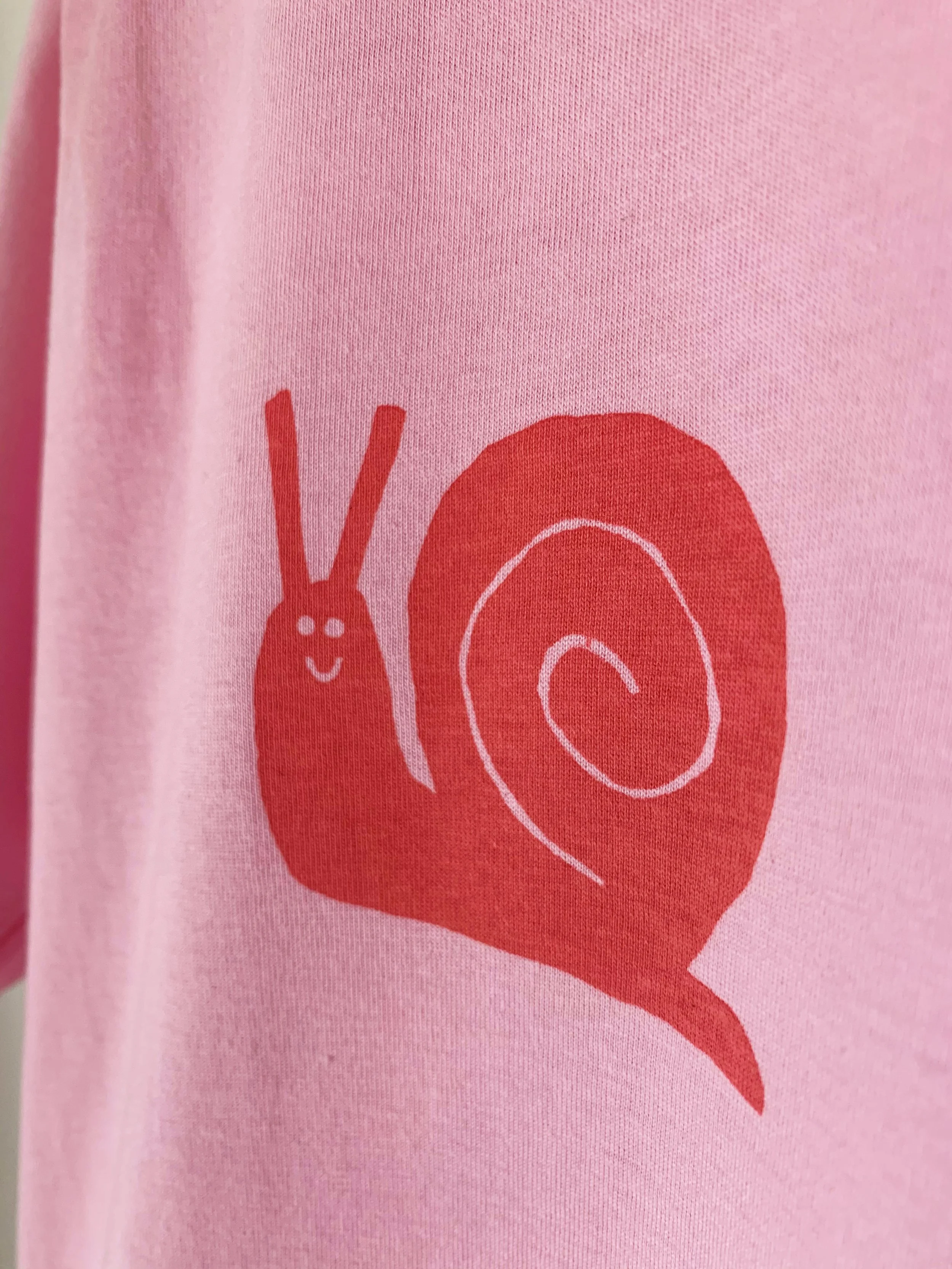 Snail-TShirt_Pink_Close-Up_Toby-Rampton_2020.jpg
