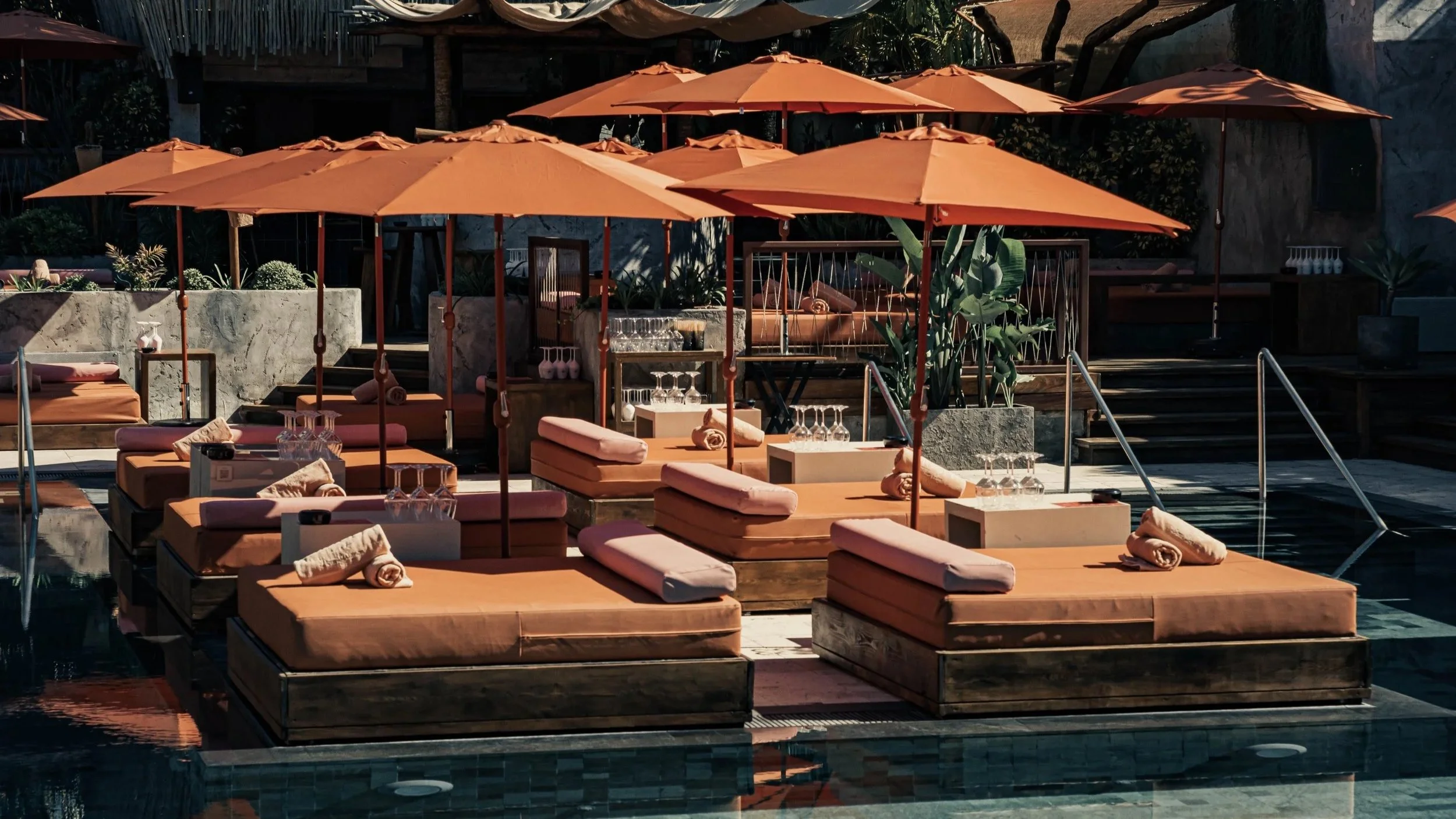 Experience summer the Marbella way at Mogli Marbella Pool Club.
Spend the day by the pool, enjoy great music and share unforgettable moments under the Mediterranean sun. Whether you are visiting Marbella or enjoying a local escape, Mogli is the place