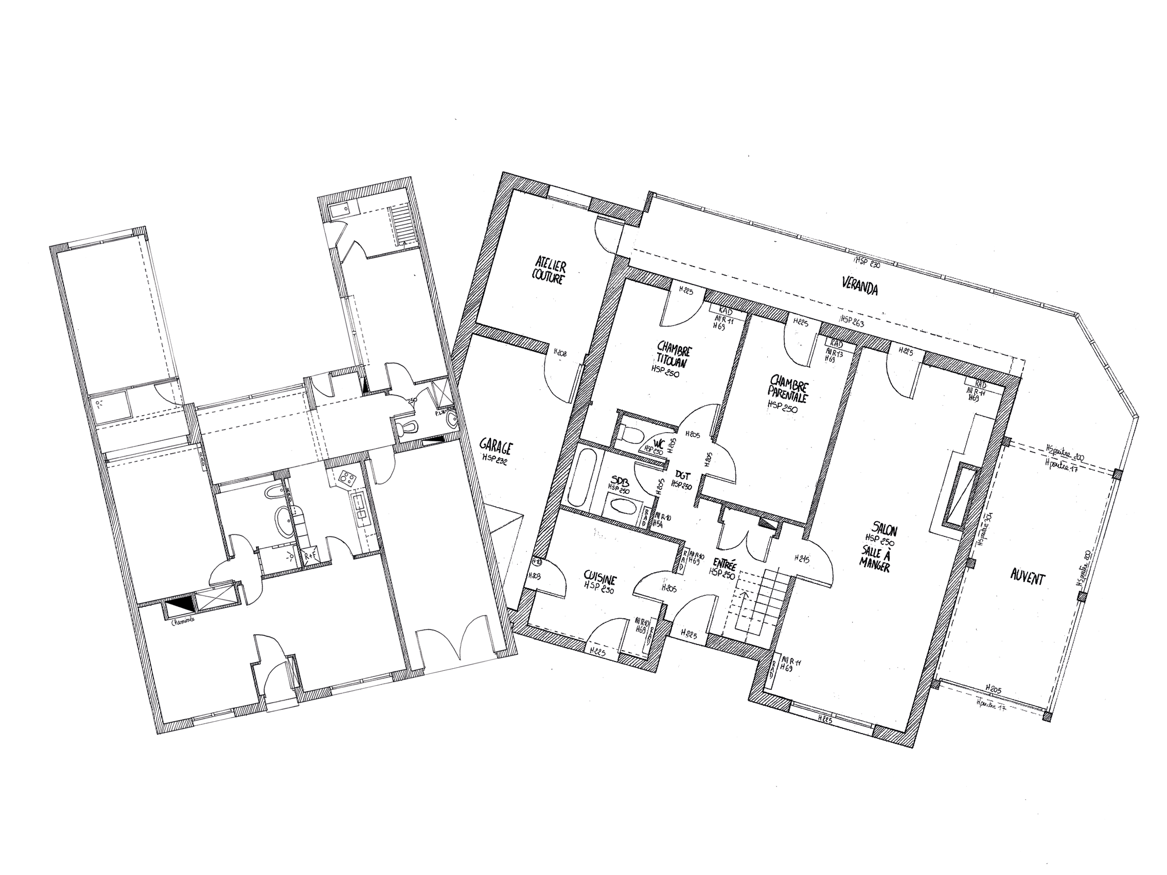 Plan d'une maison avec plusieurs pièces, chambres, salon, cuisine, garage, véranda et buanderie.