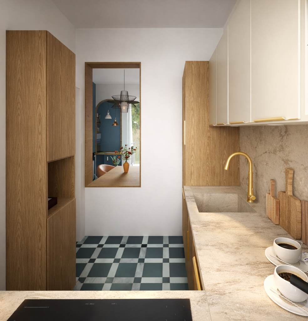 Une cuisine moderne avec un plan de travail en pierre, un évier avec un robinet doré, des armoires en bois clair et hautes, un miroir rectangulaire, et deux tasses de café sur une assiette.